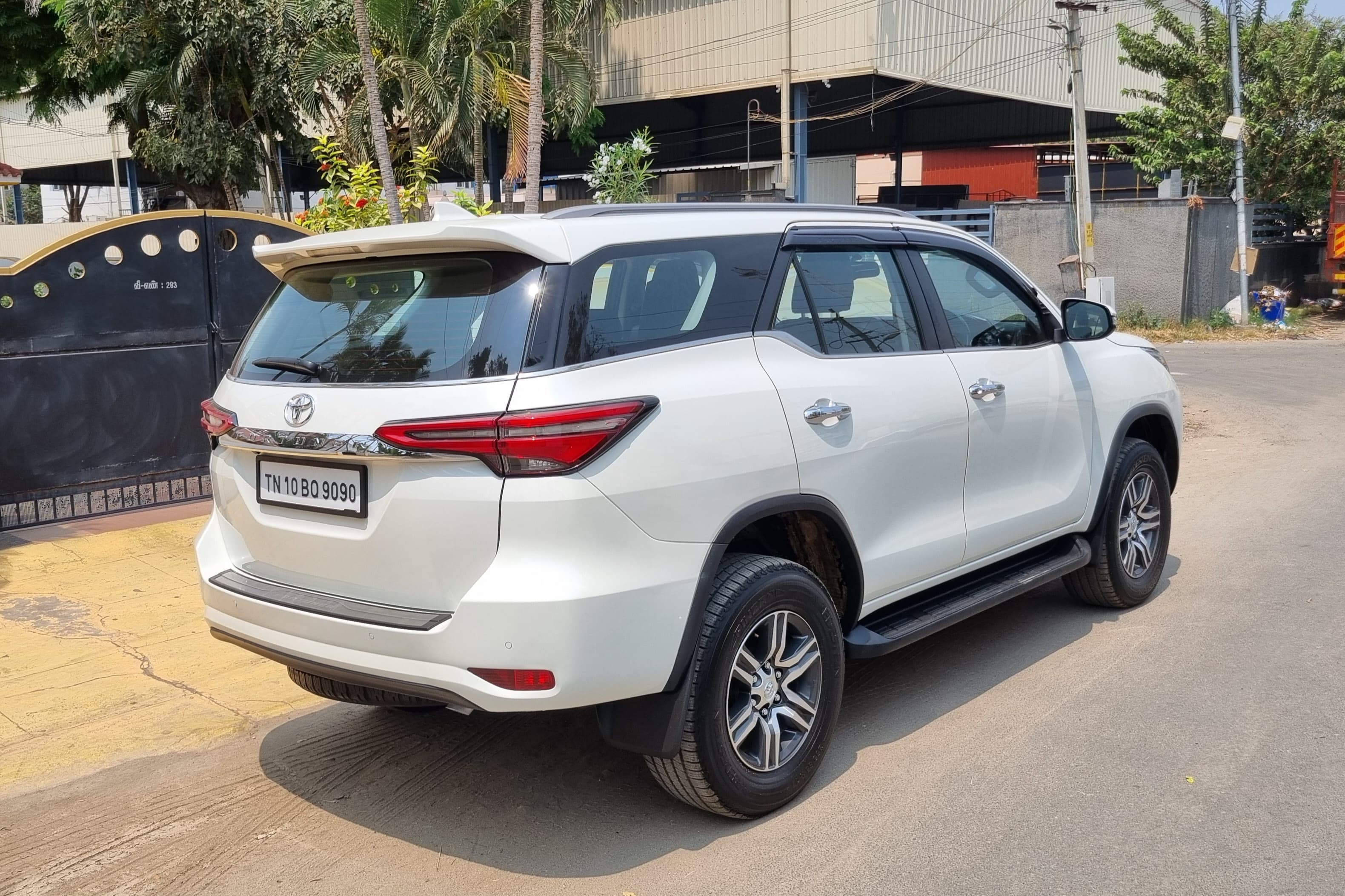 Toyota Fortuner - Image 4