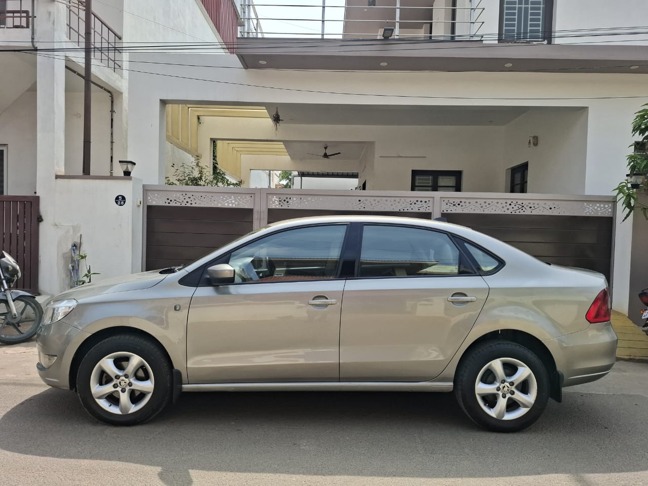 Skoda Rapid - Image 2
