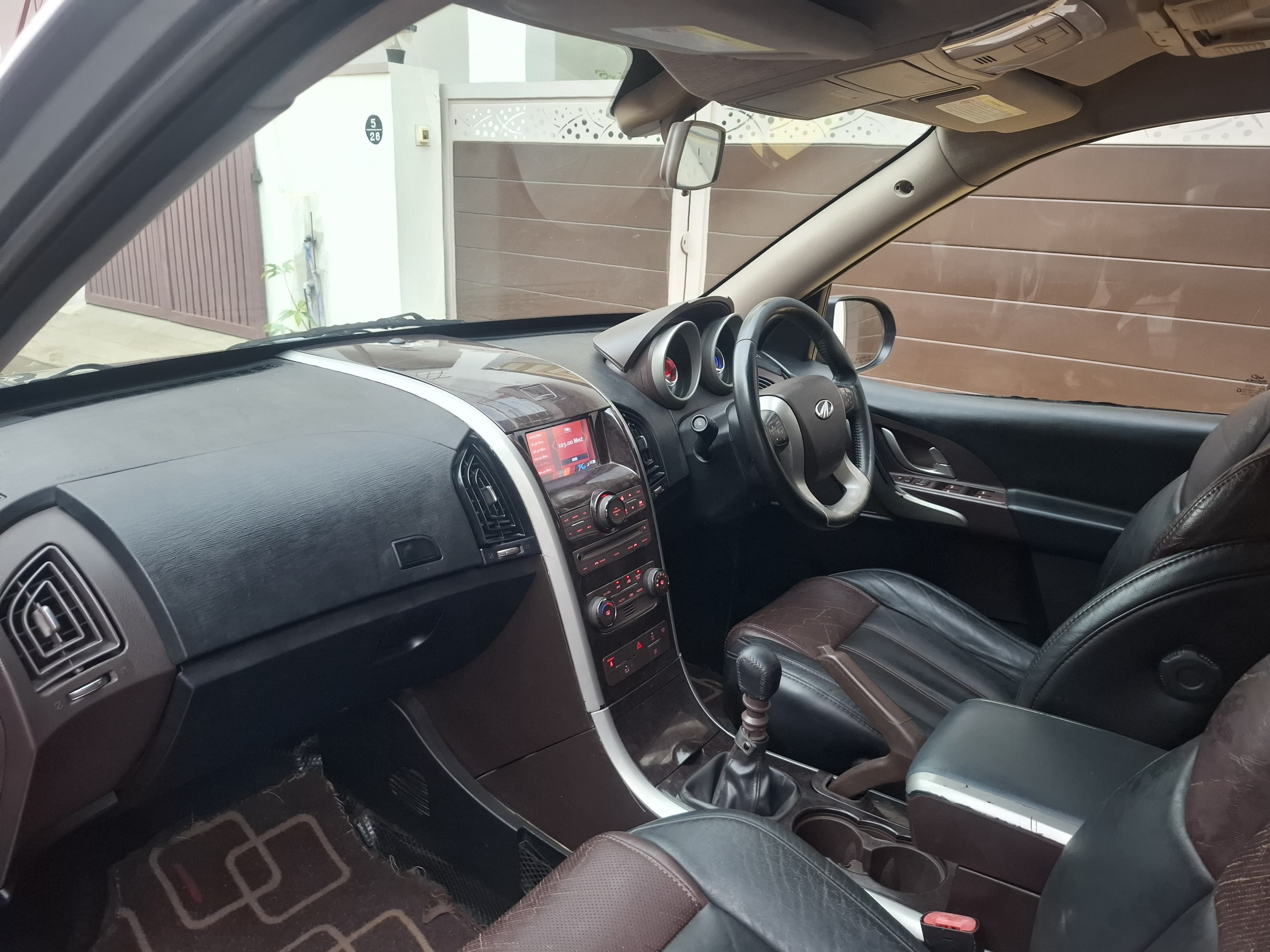 Mahindra XUV500 - Image 10
