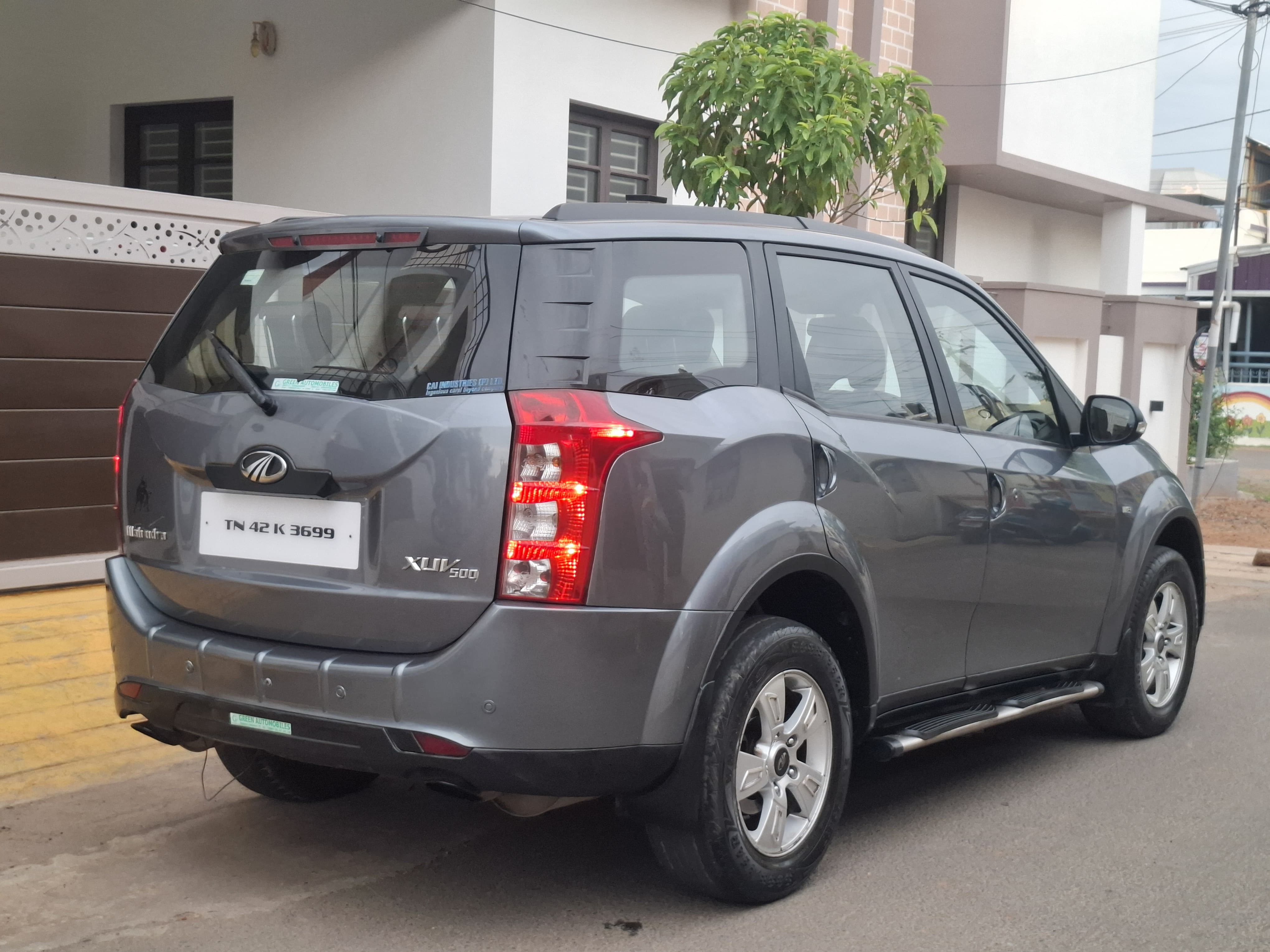 Mahindra XUV500 - Image 7