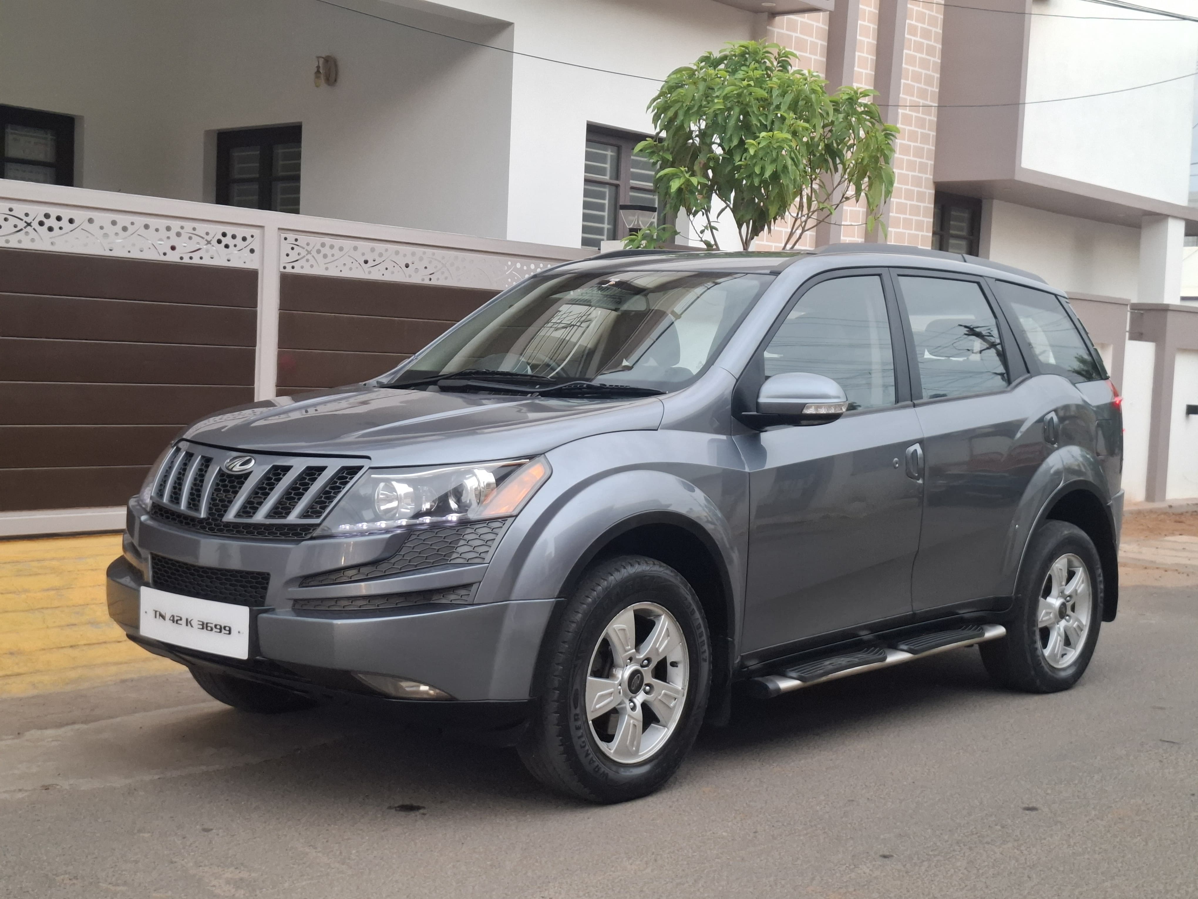 Mahindra XUV500 - Image 3
