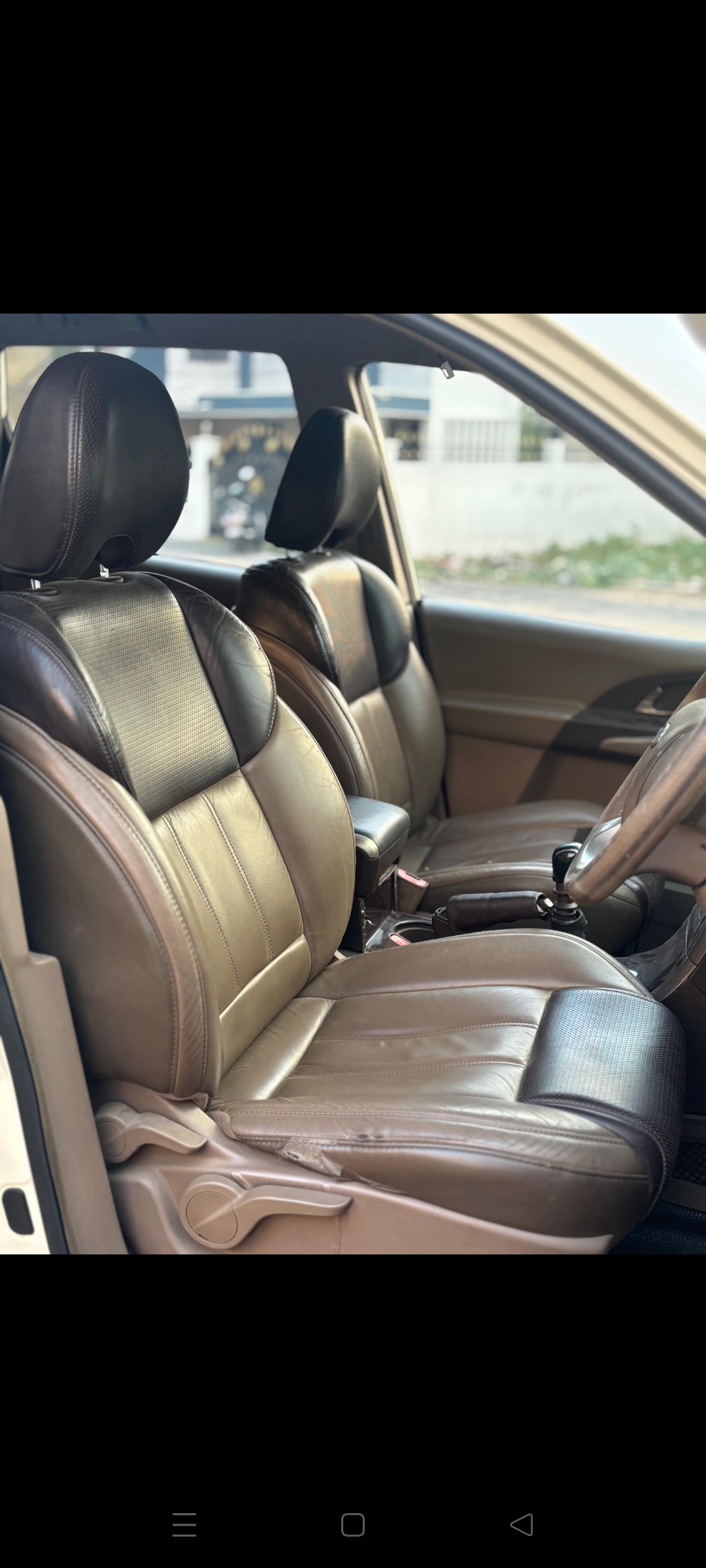 Mahindra XUV500 - Image 7