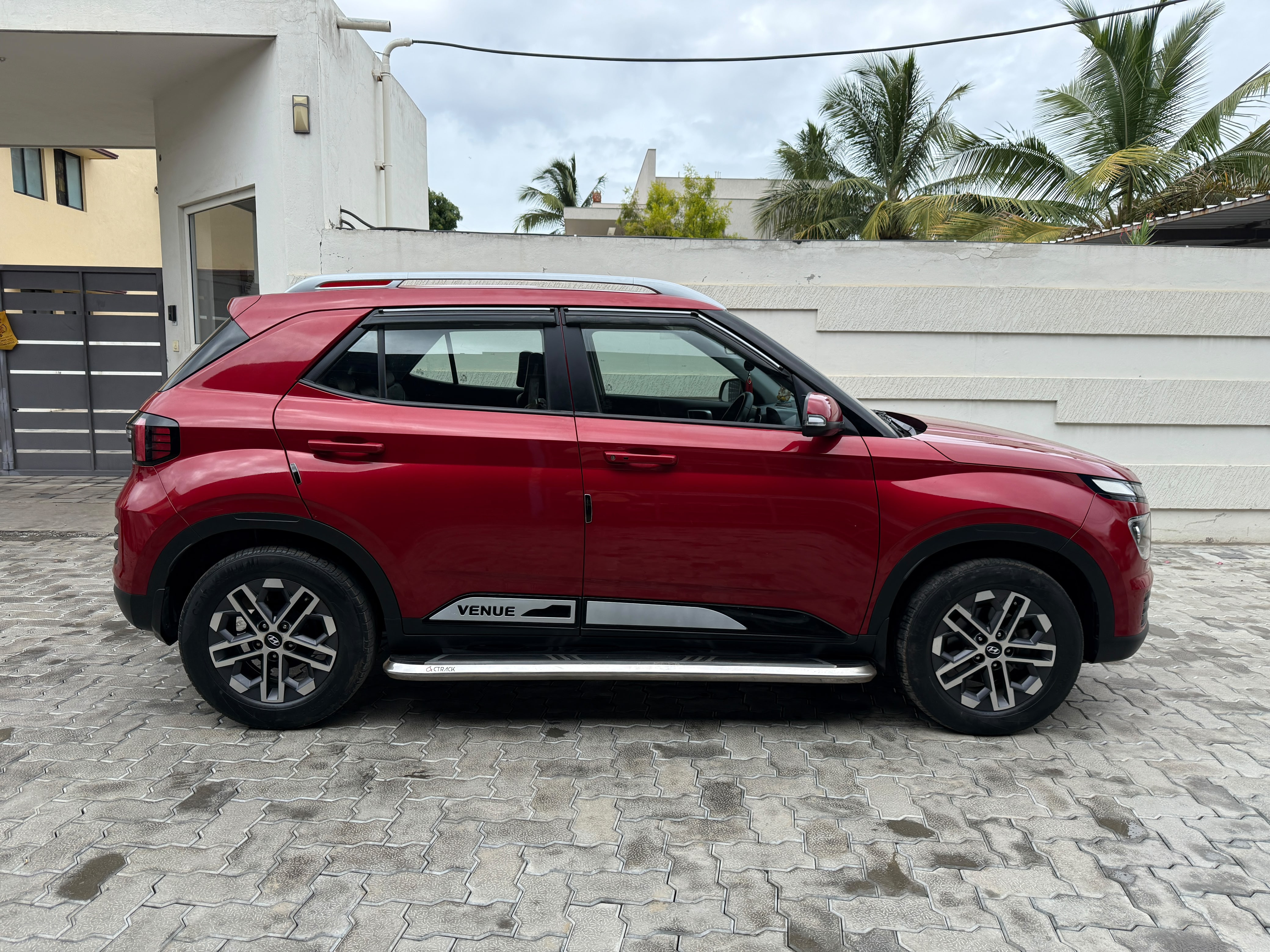 Hyundai Venue - Image 2