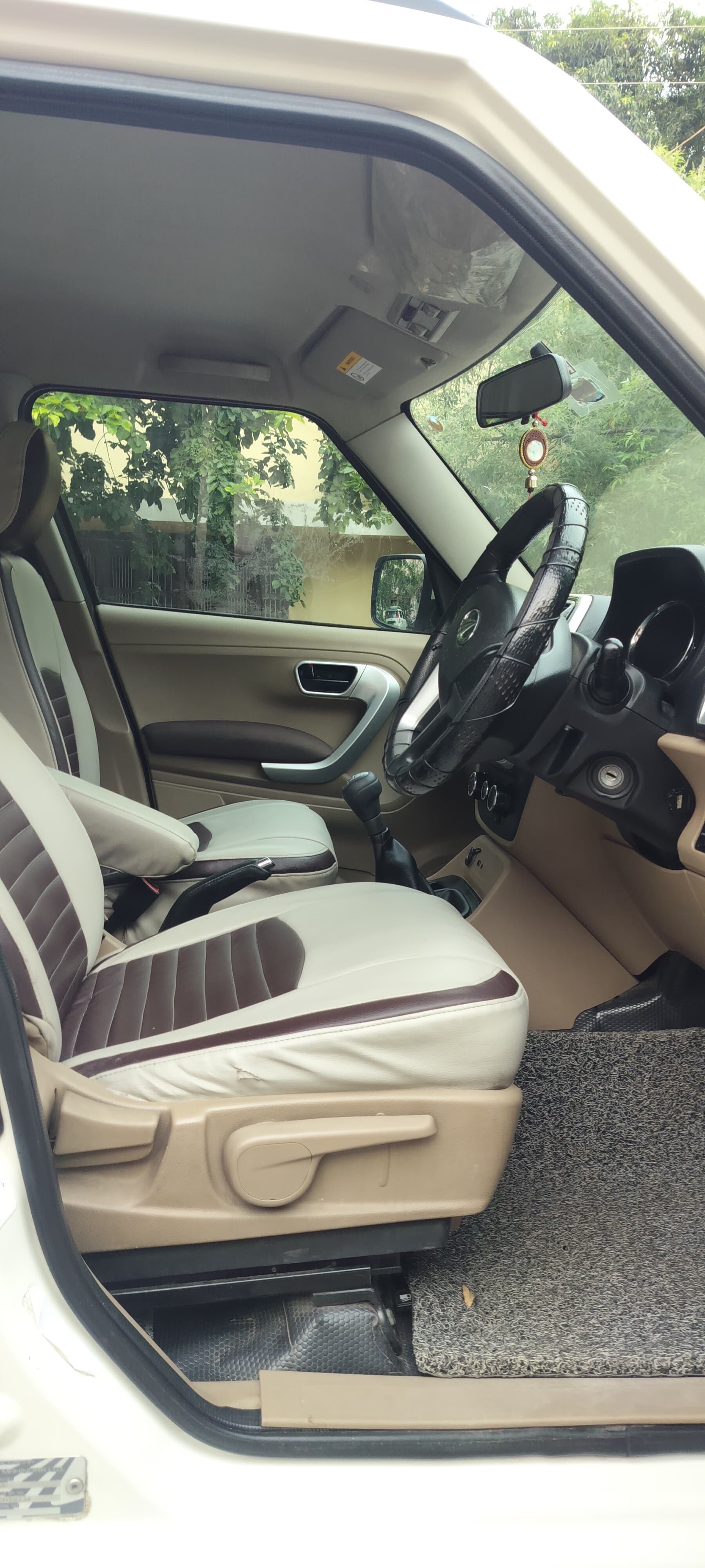 Mahindra TUV300 - Image 7