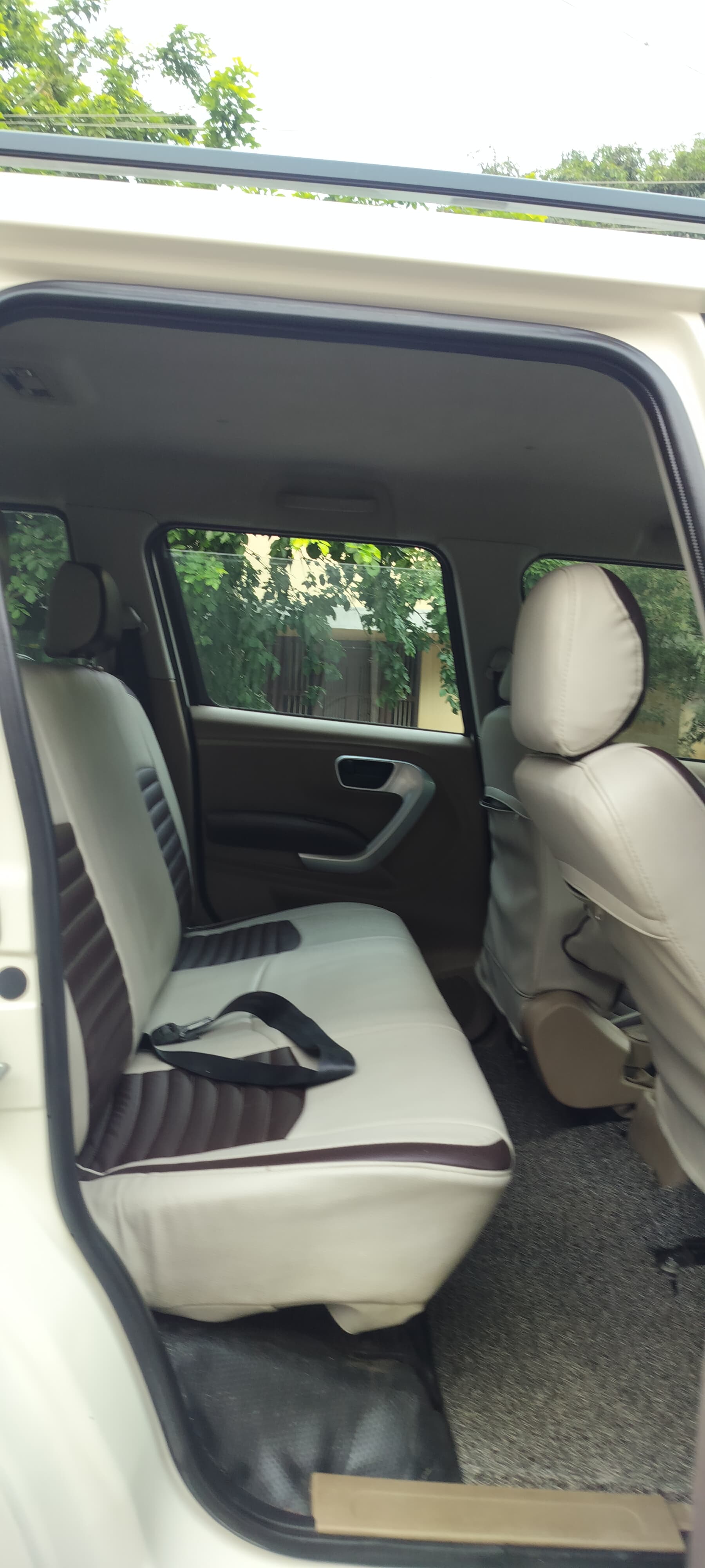 Mahindra TUV300 - Image 9