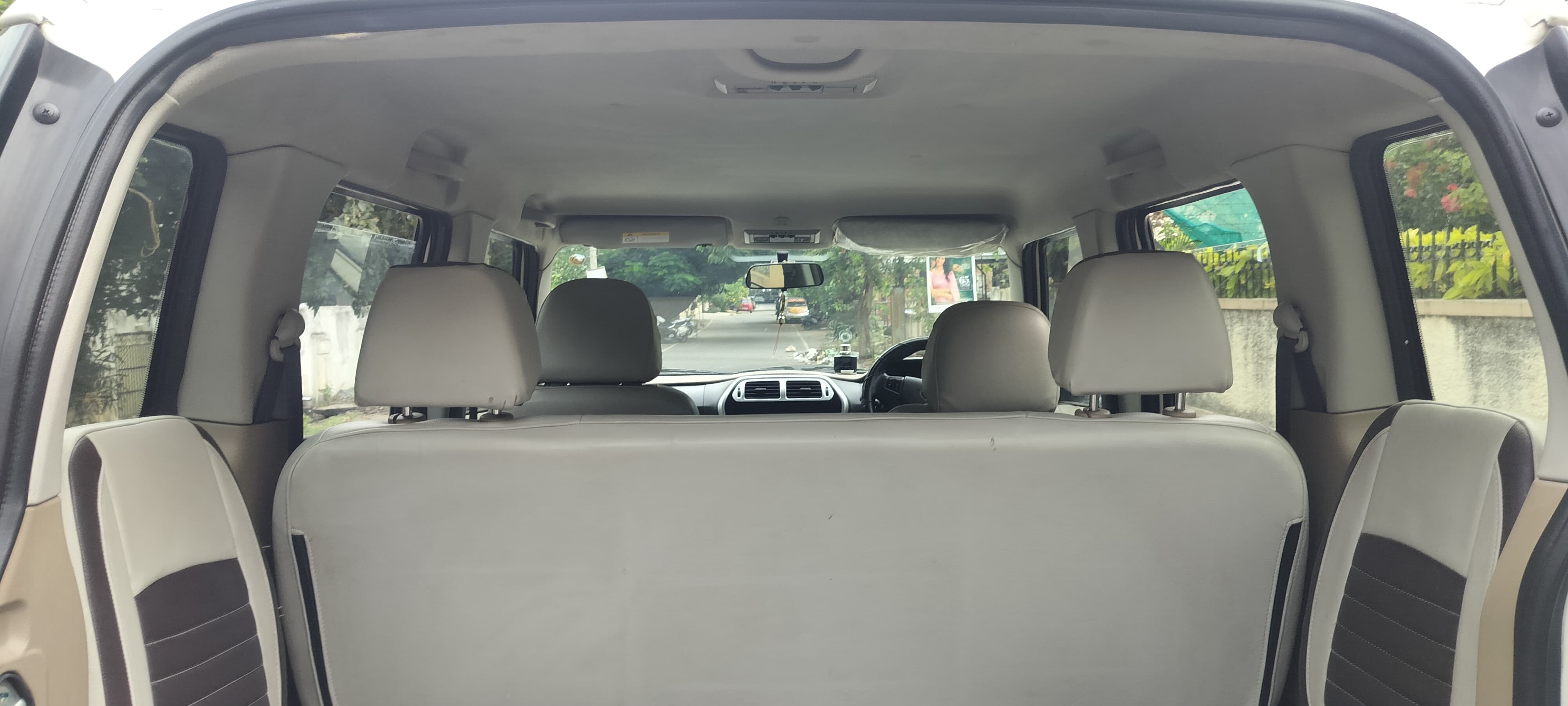 Mahindra TUV300 - Image 8