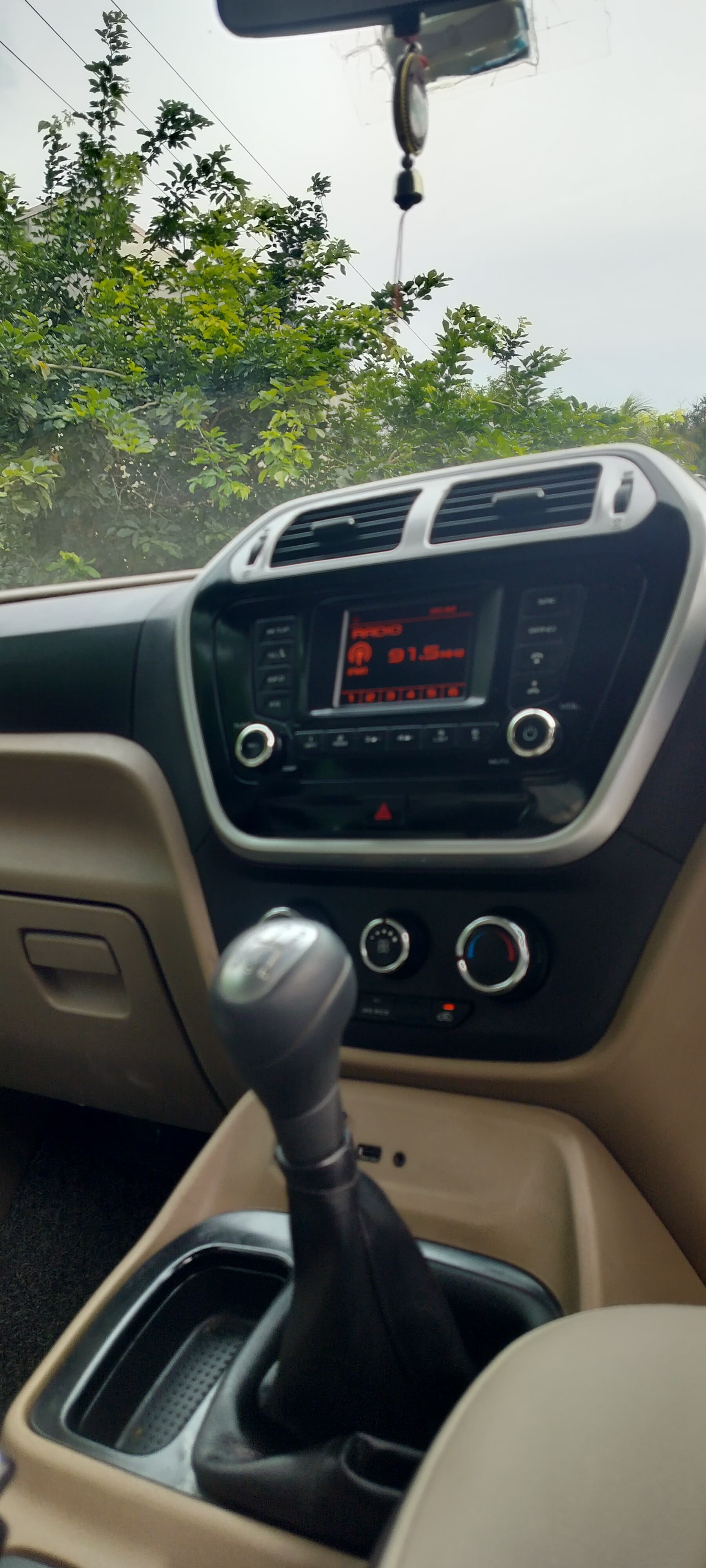 Mahindra TUV300 - Image 11