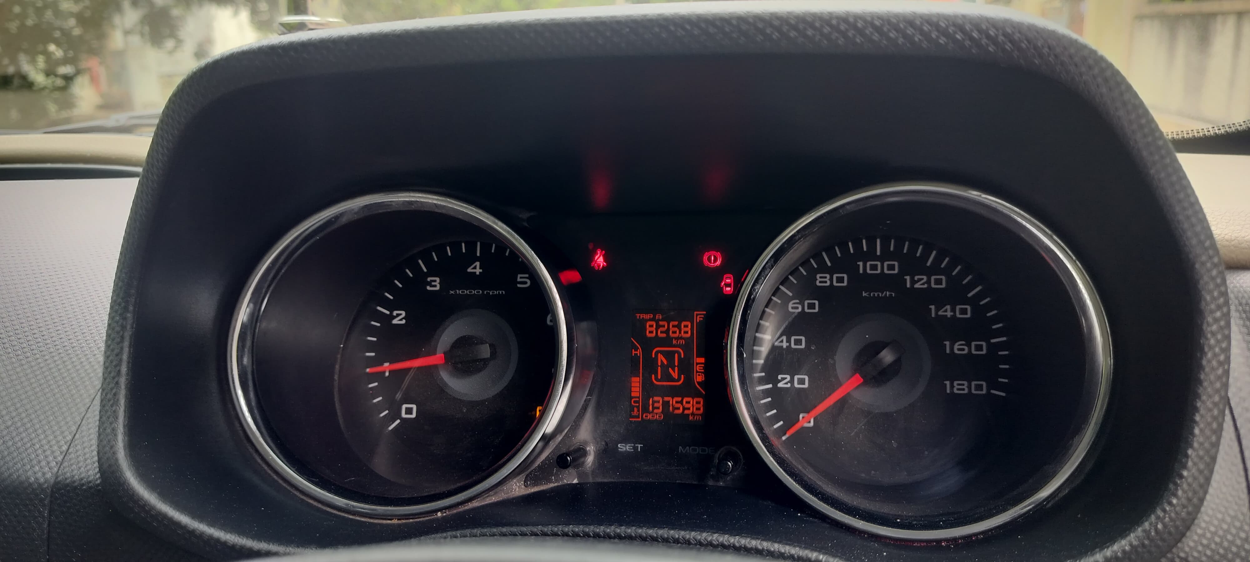 Mahindra TUV300 - Image 12
