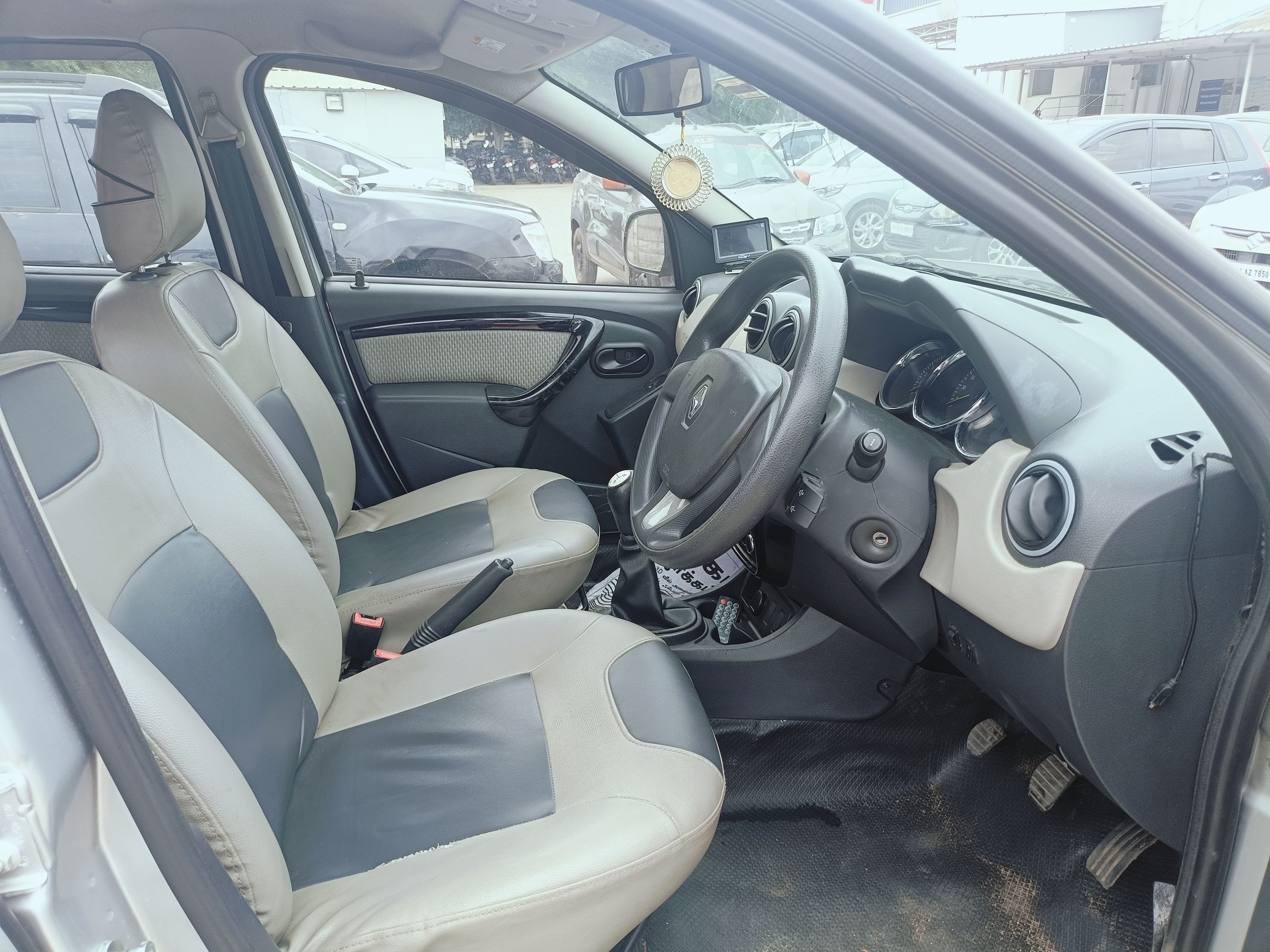 Renault Duster - Image 5