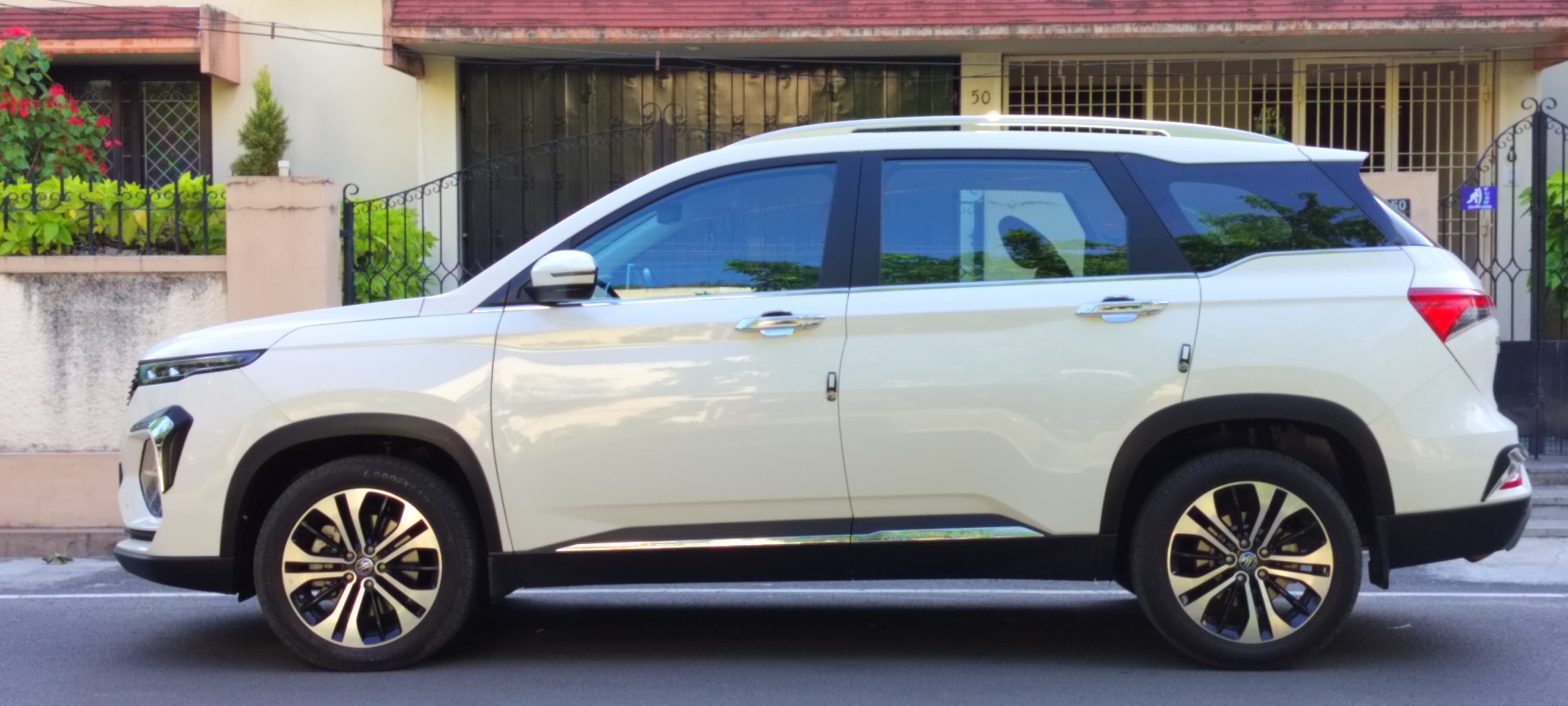 MG Hector Plus - Image 3