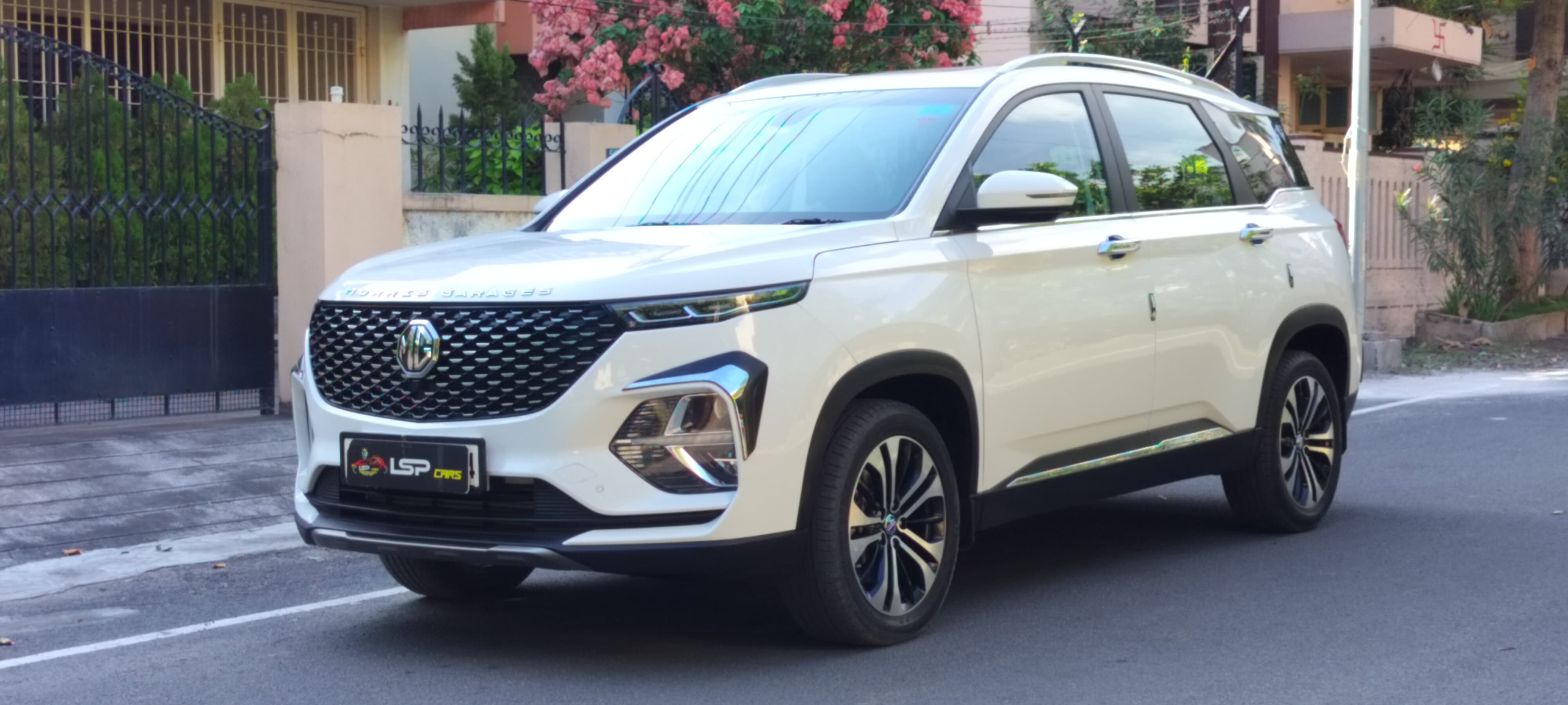 MG Hector Plus - Image 2