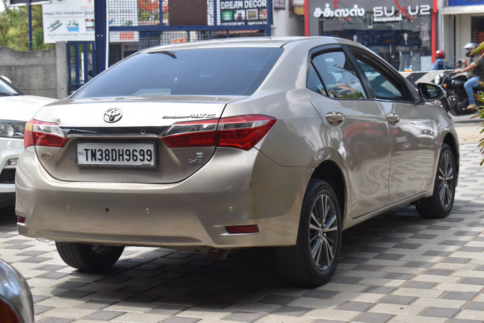 Toyota Corolla Altis - Image 3