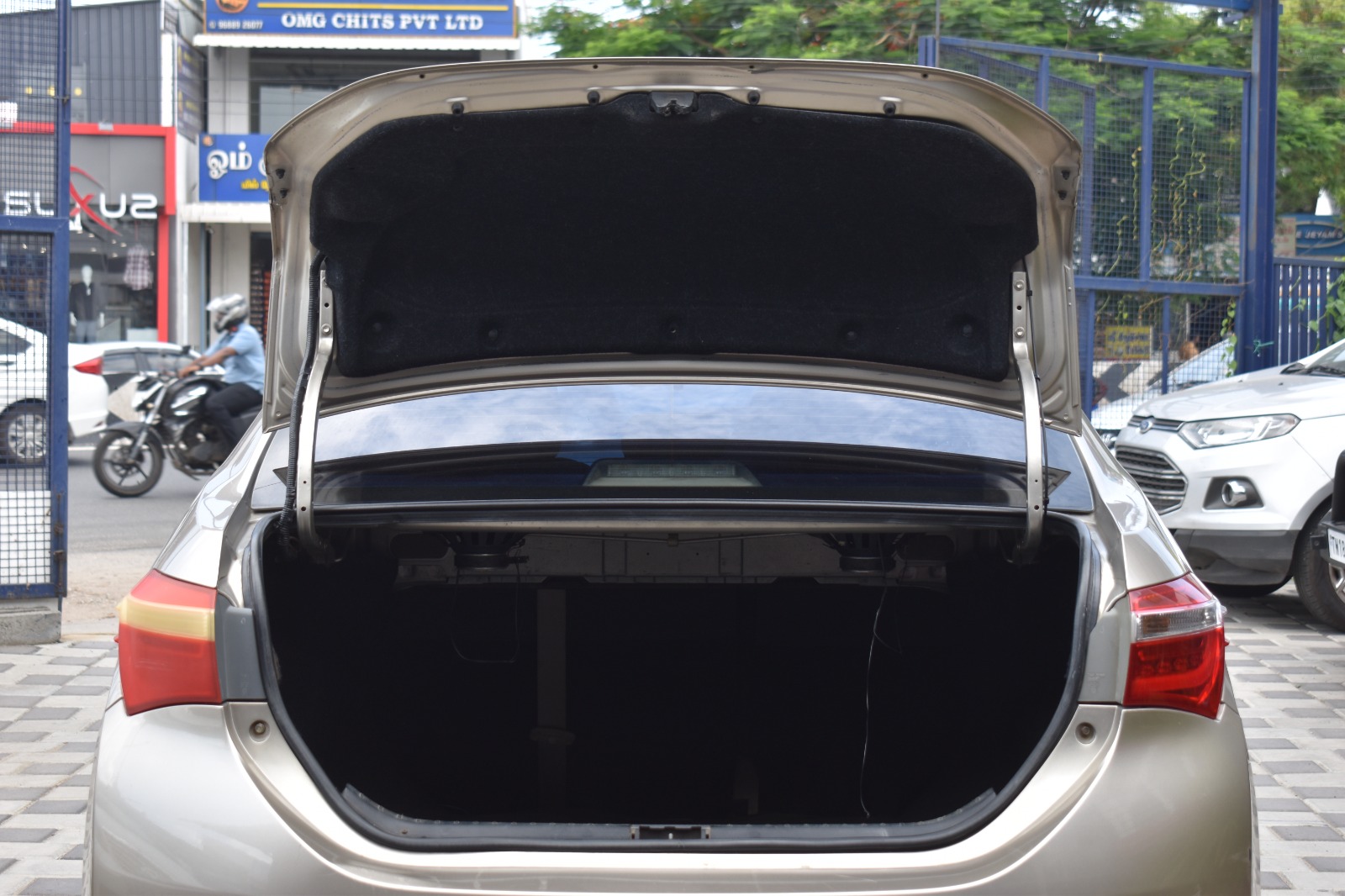 Toyota Corolla Altis - Image 11