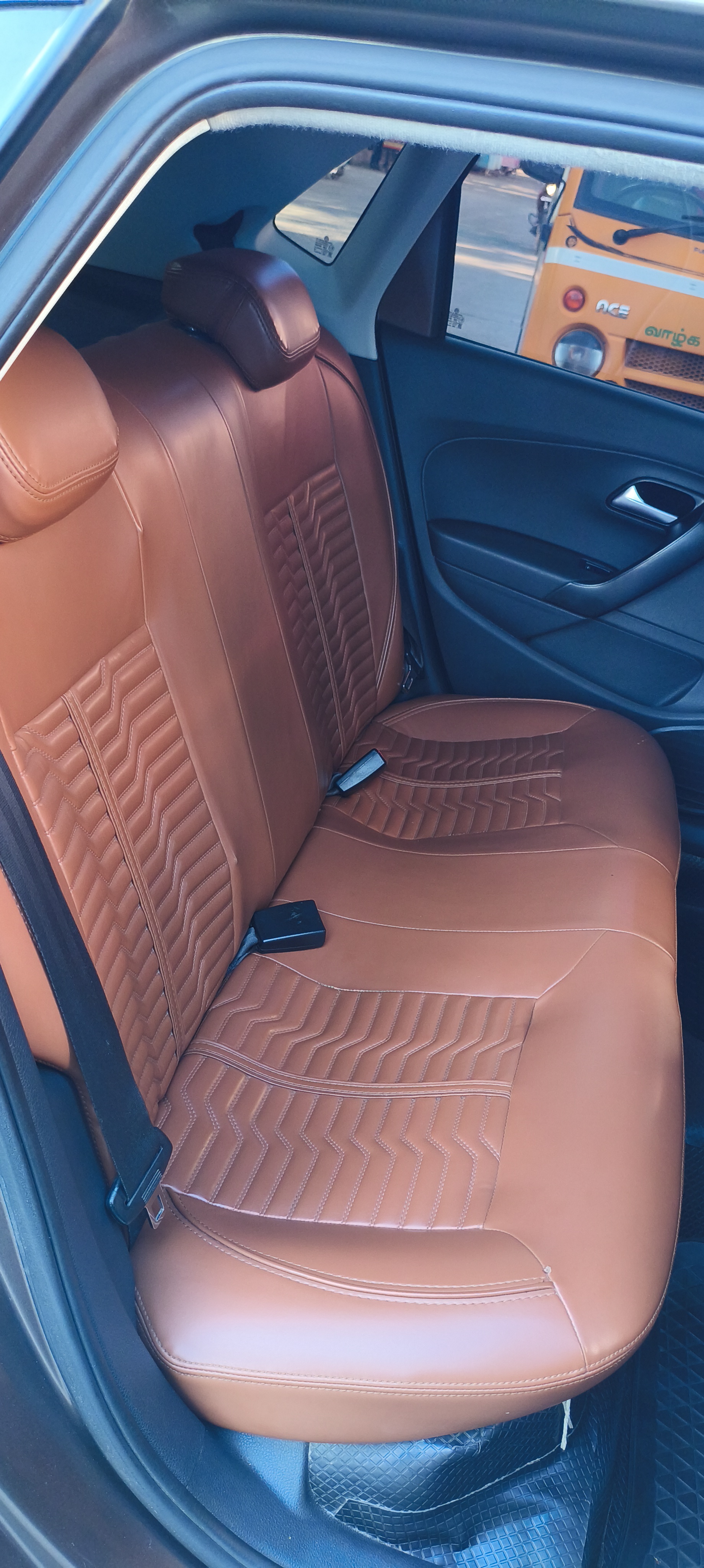Volkswagen Polo - Image 9