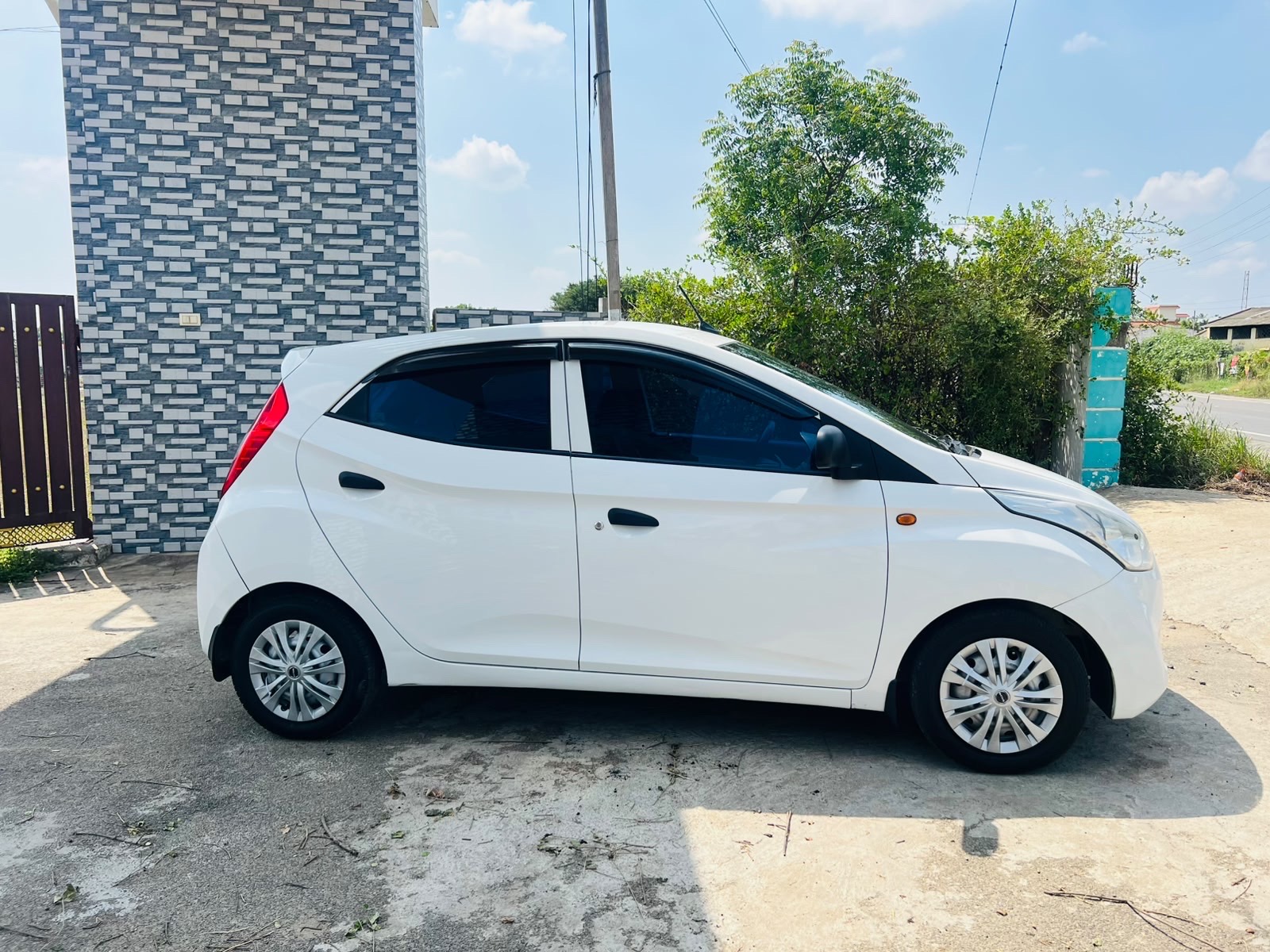 Hyundai Eon - Image 5