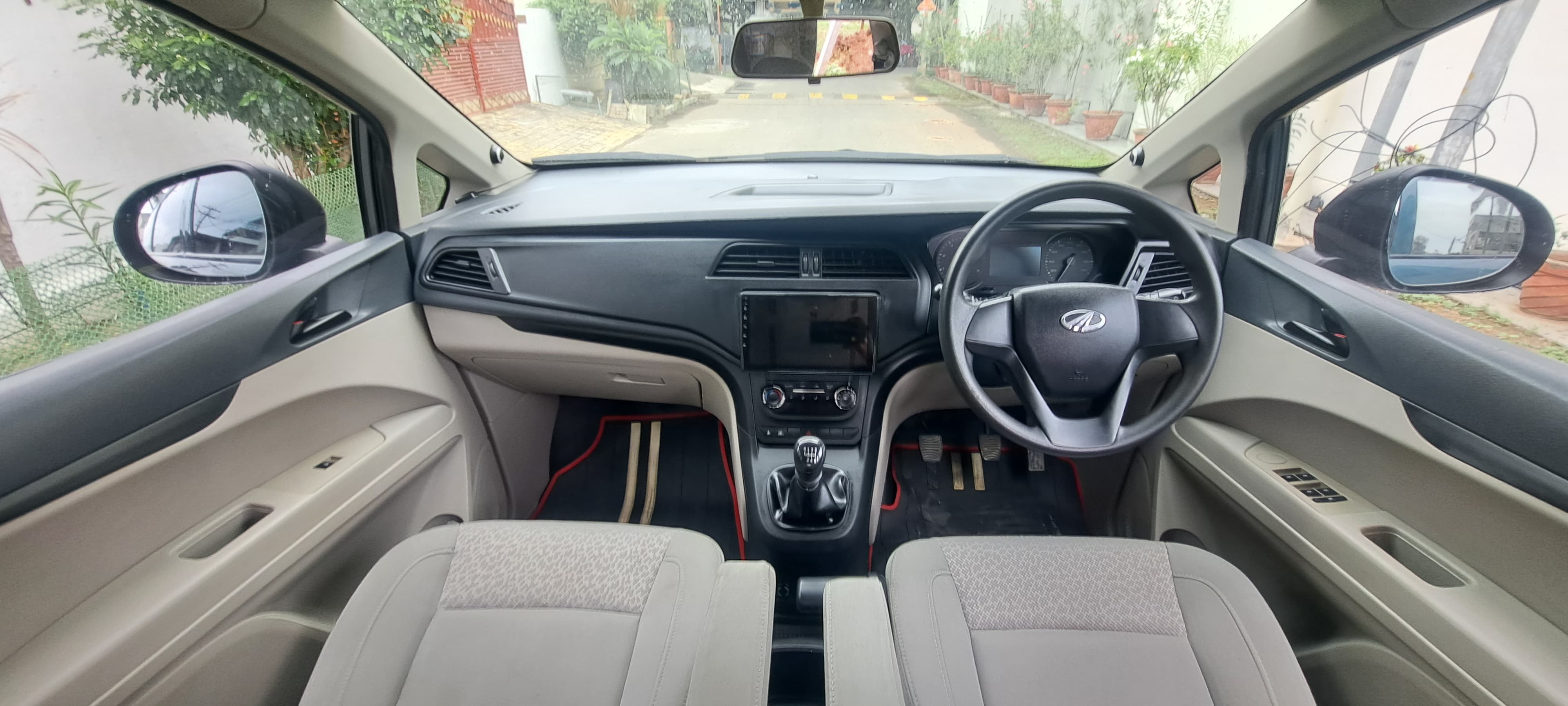 Mahindra Marazzo - Image 13