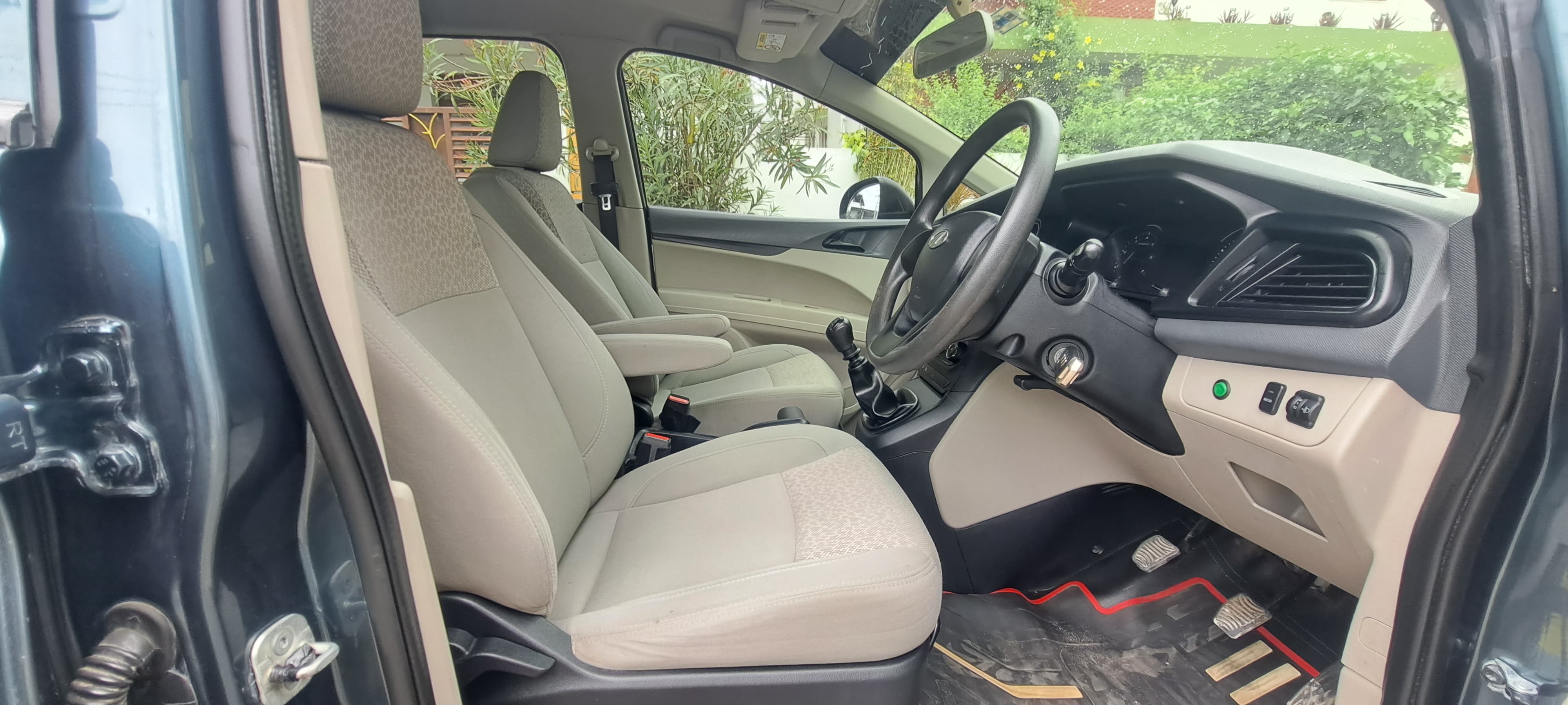 Mahindra Marazzo - Image 9