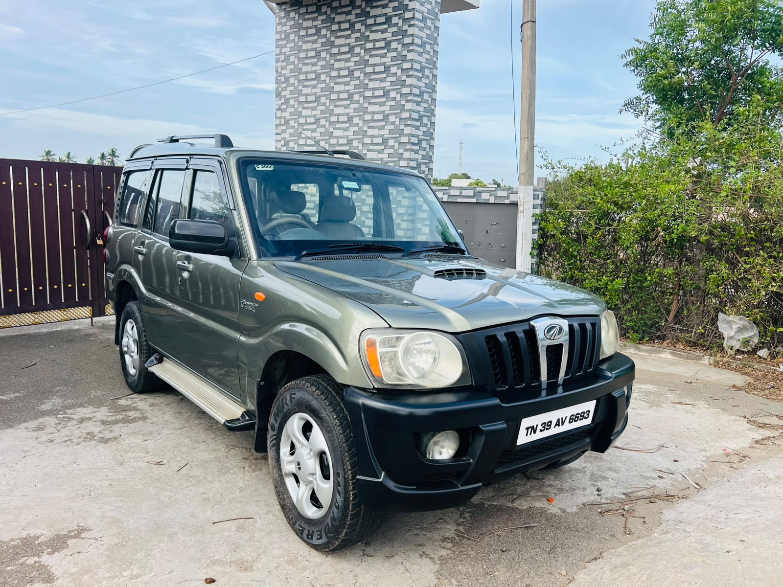 Mahindra Scorpio - Image 2