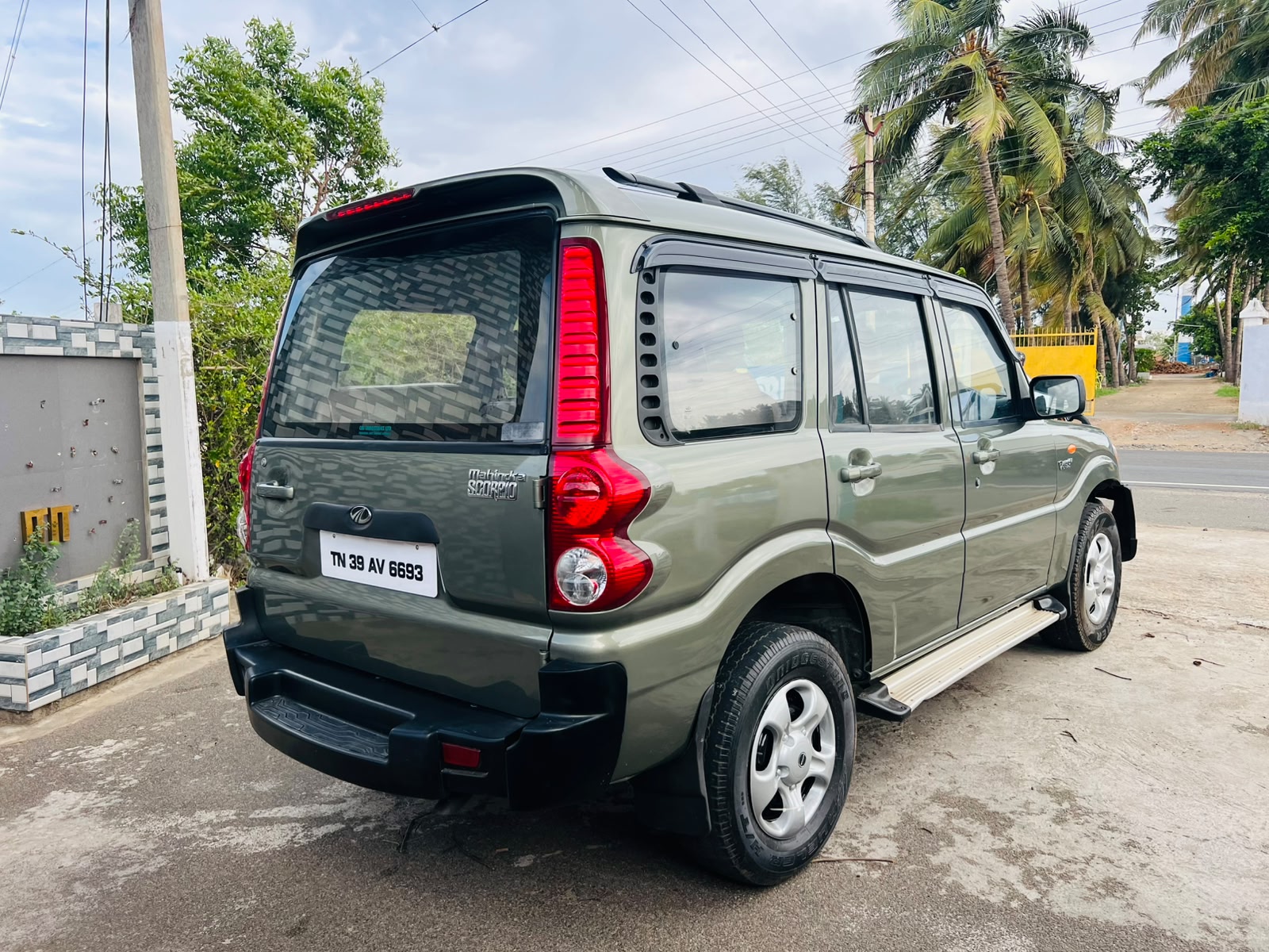 Mahindra Scorpio - Image 6