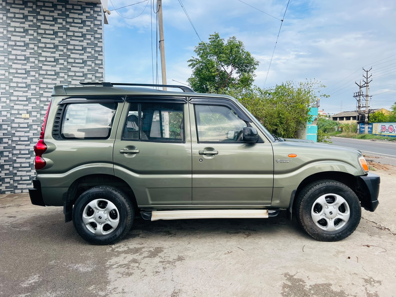 Mahindra Scorpio - Image 5