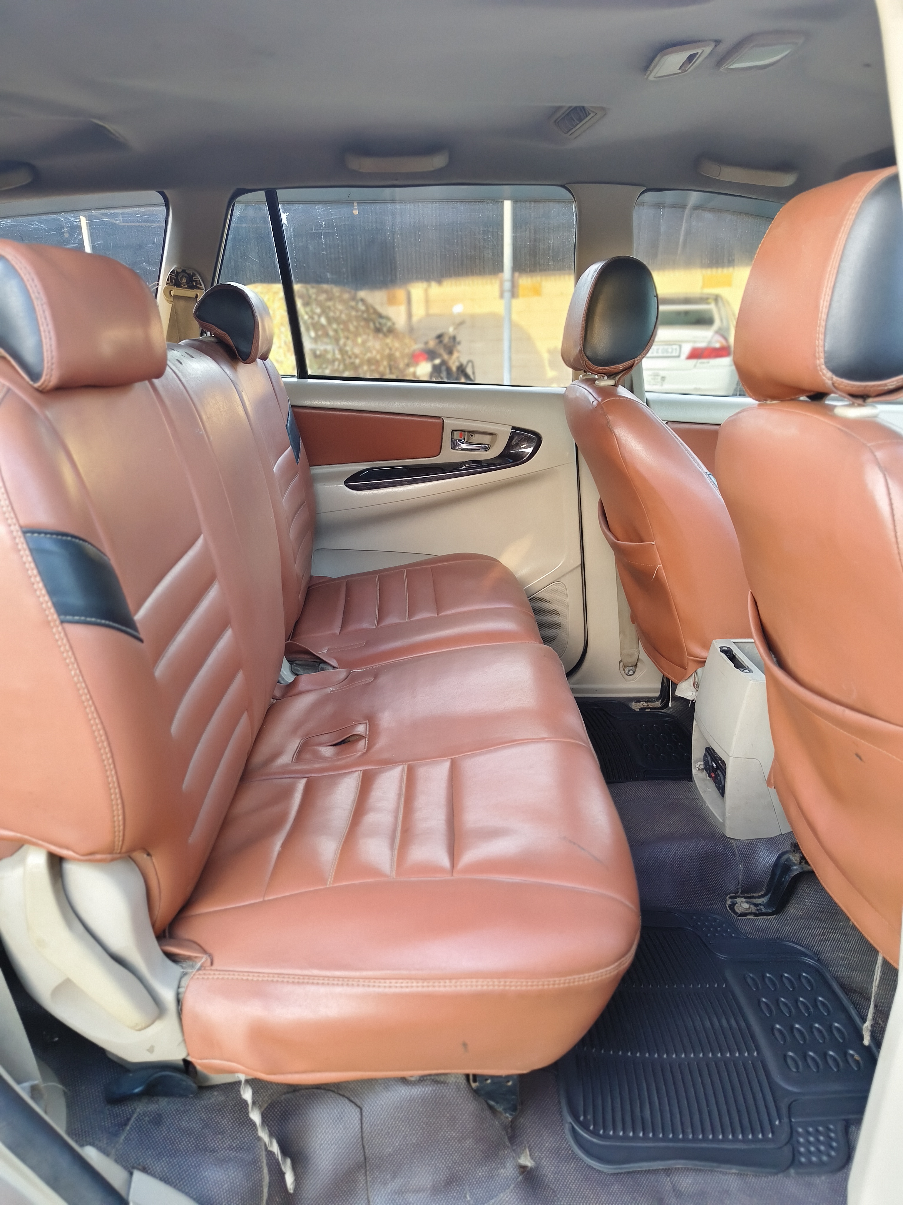 Toyota Innova - Image 11