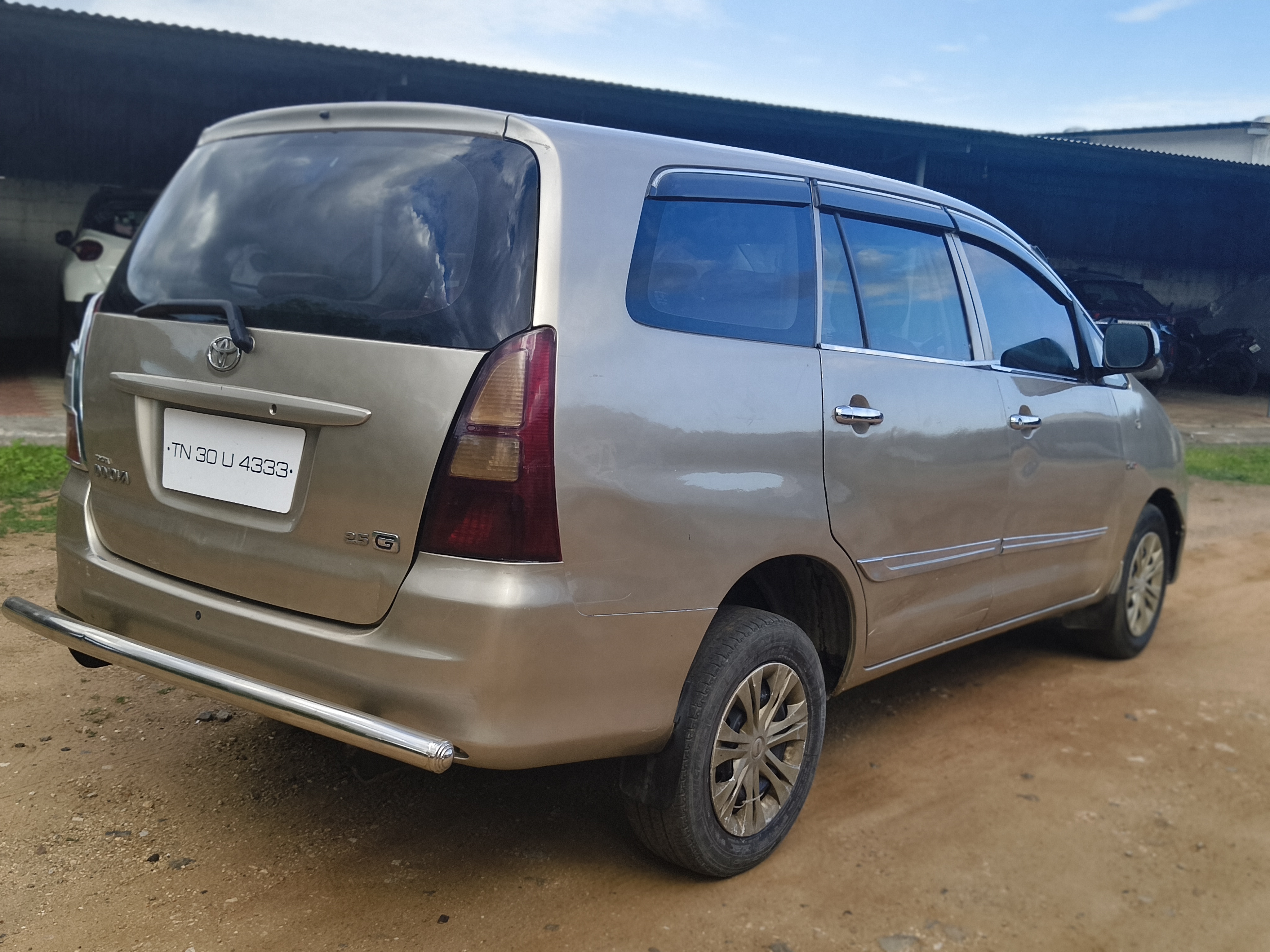 Toyota Innova - Image 4