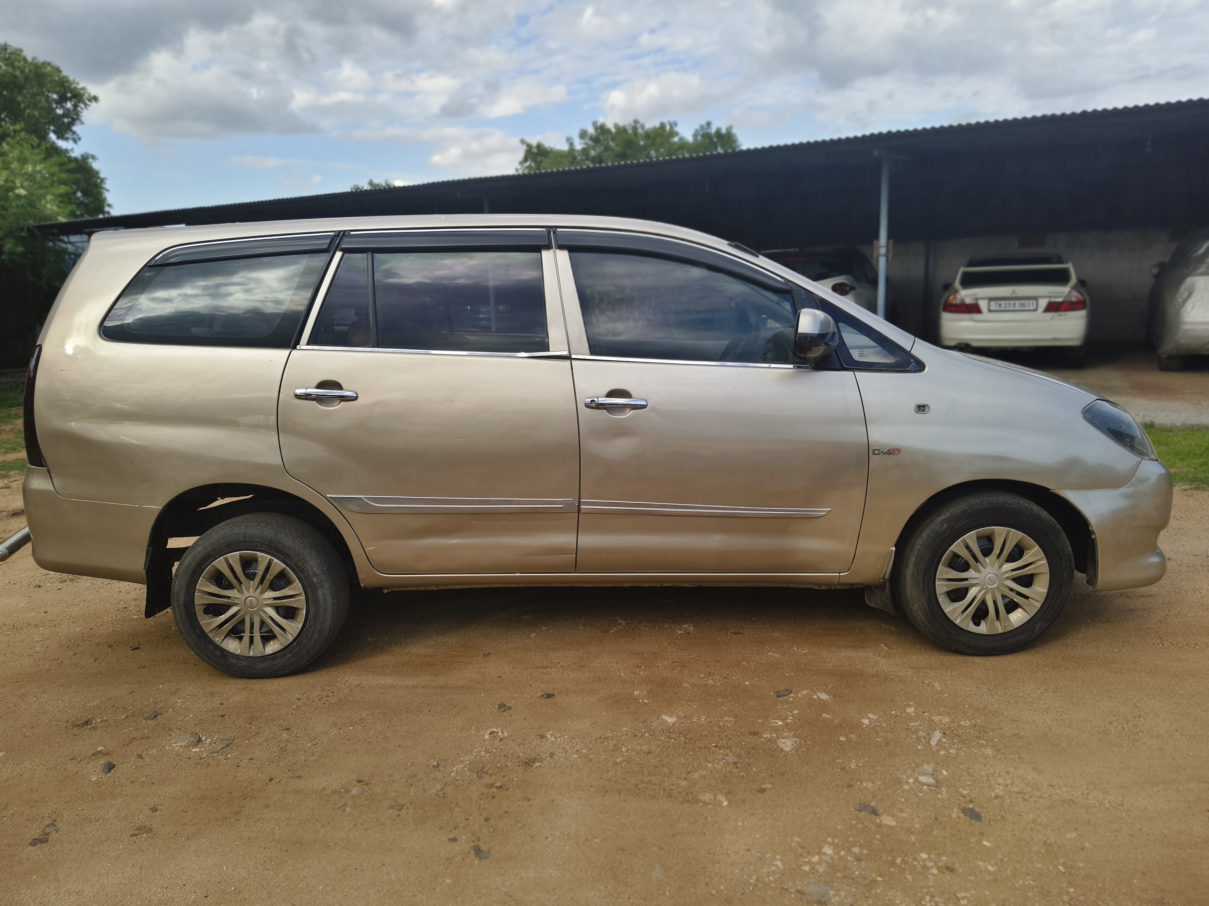 Toyota Innova - Image 9