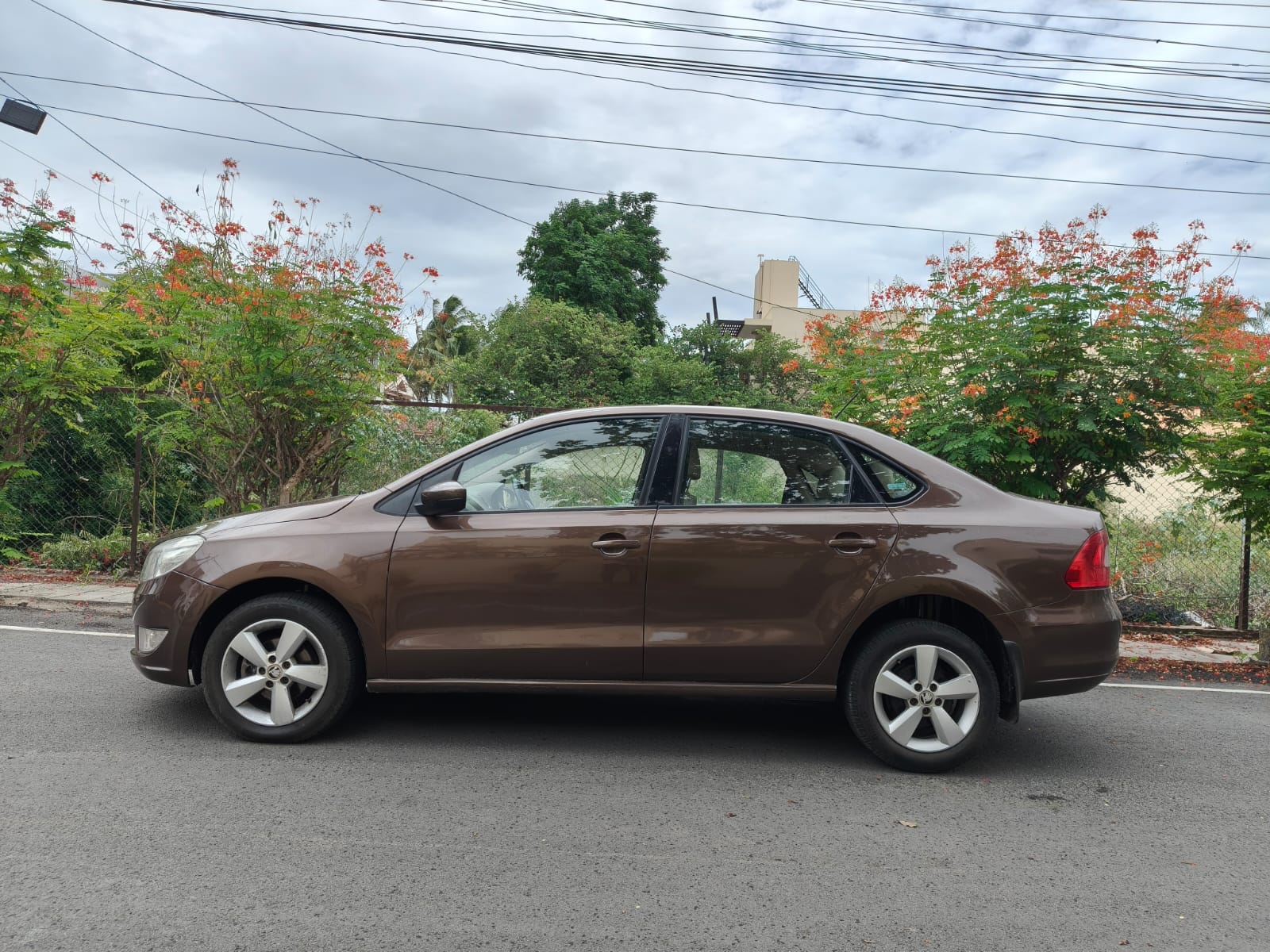 Skoda Rapid - Image 3