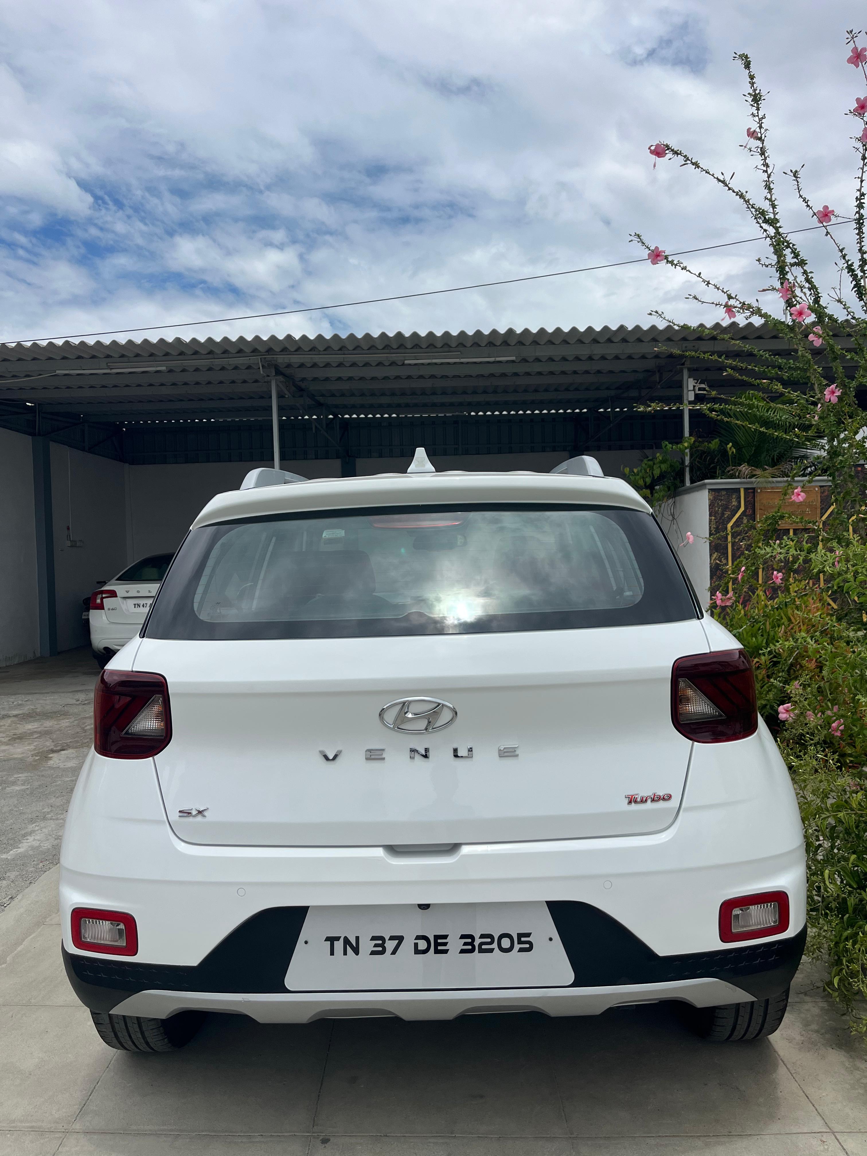 Hyundai Venue - Image 2