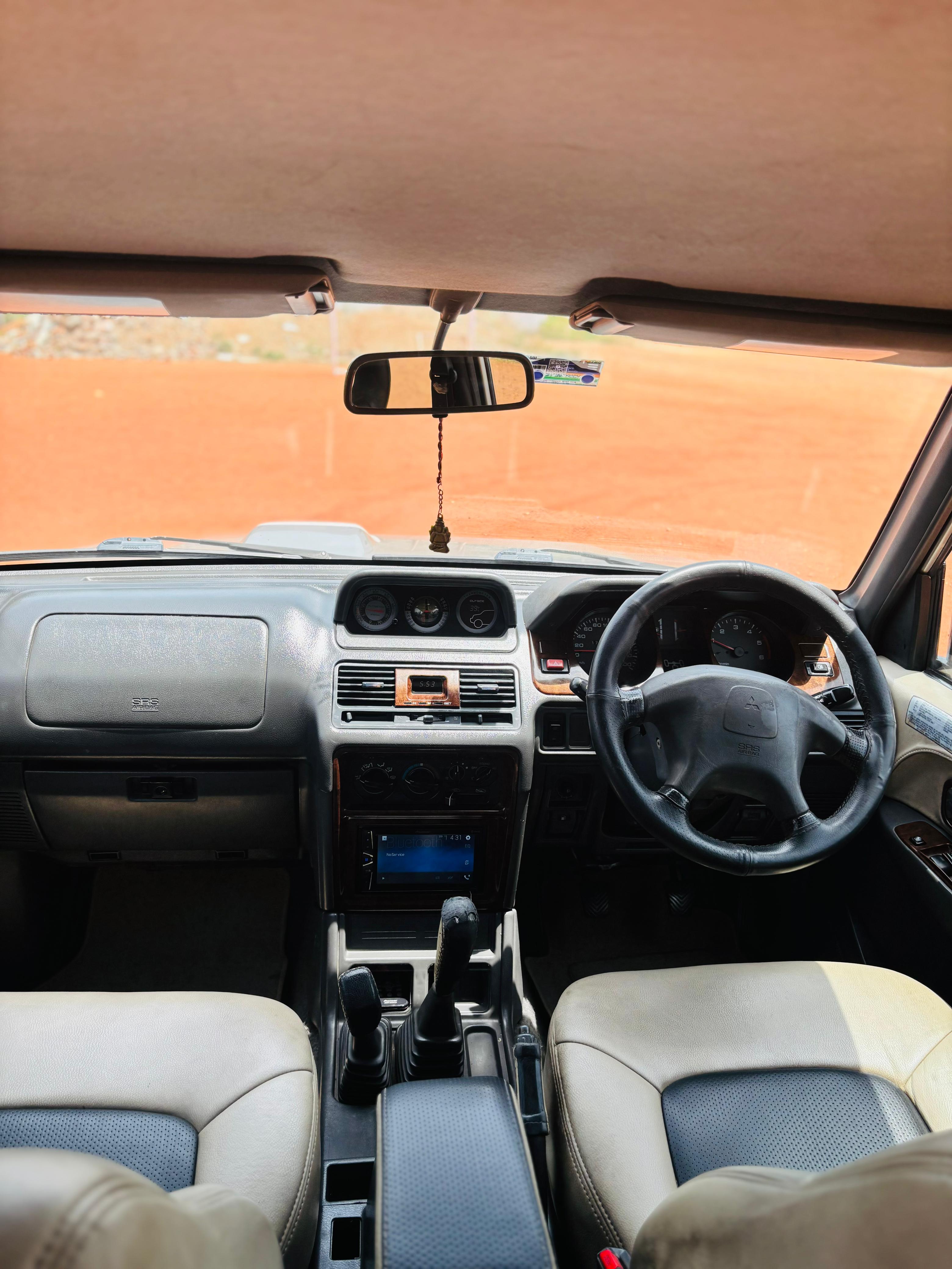 Mitsubishi Pajero - Image 5