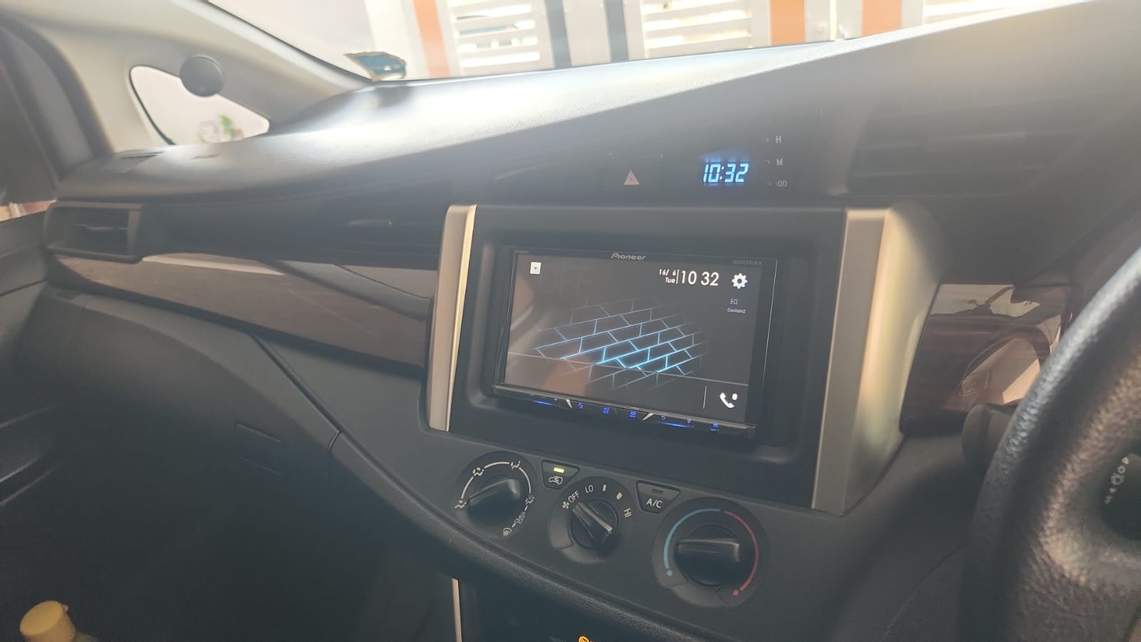 Toyota Innova Crysta - Image 3