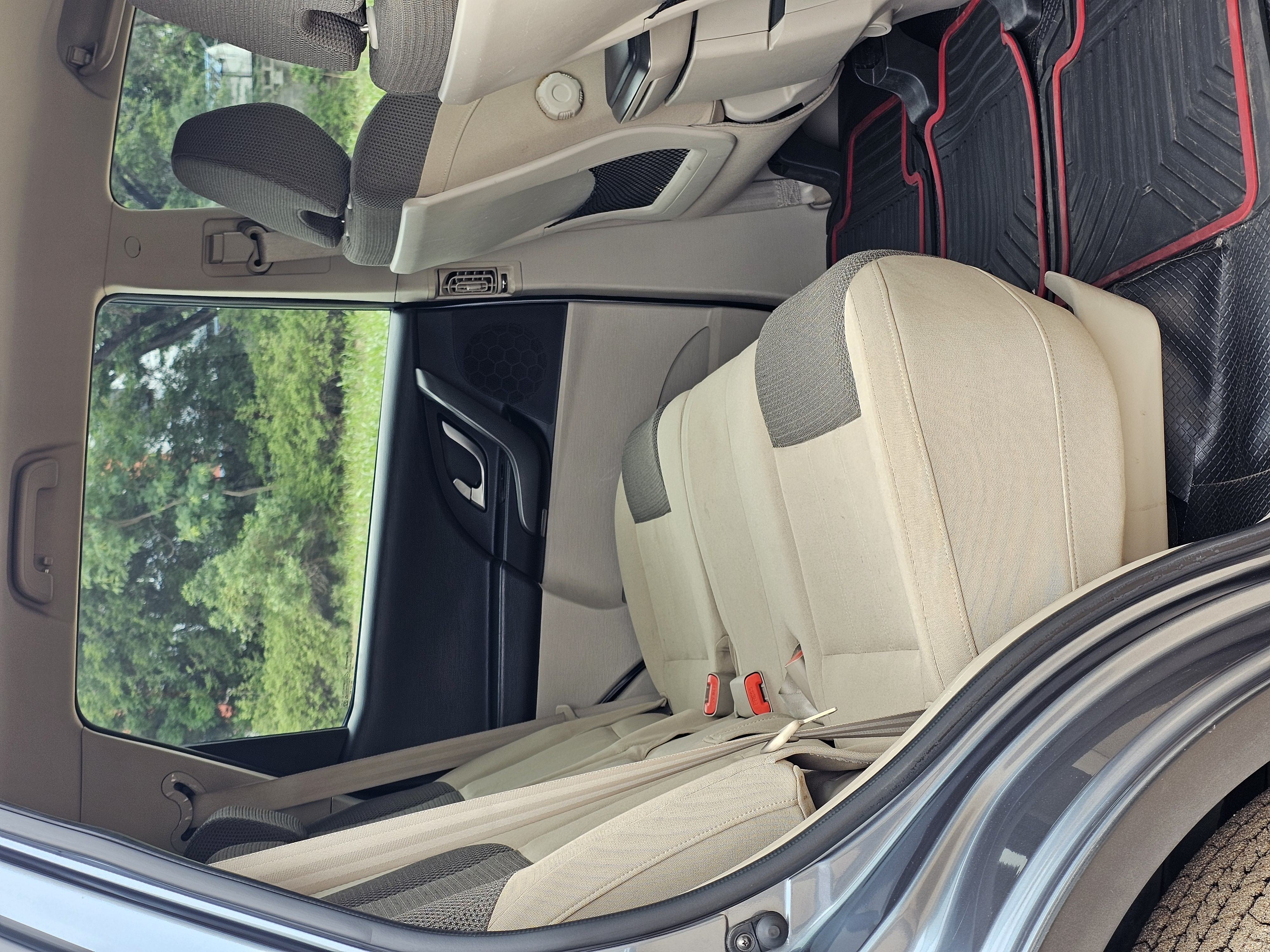 Mahindra XUV500 - Image 7