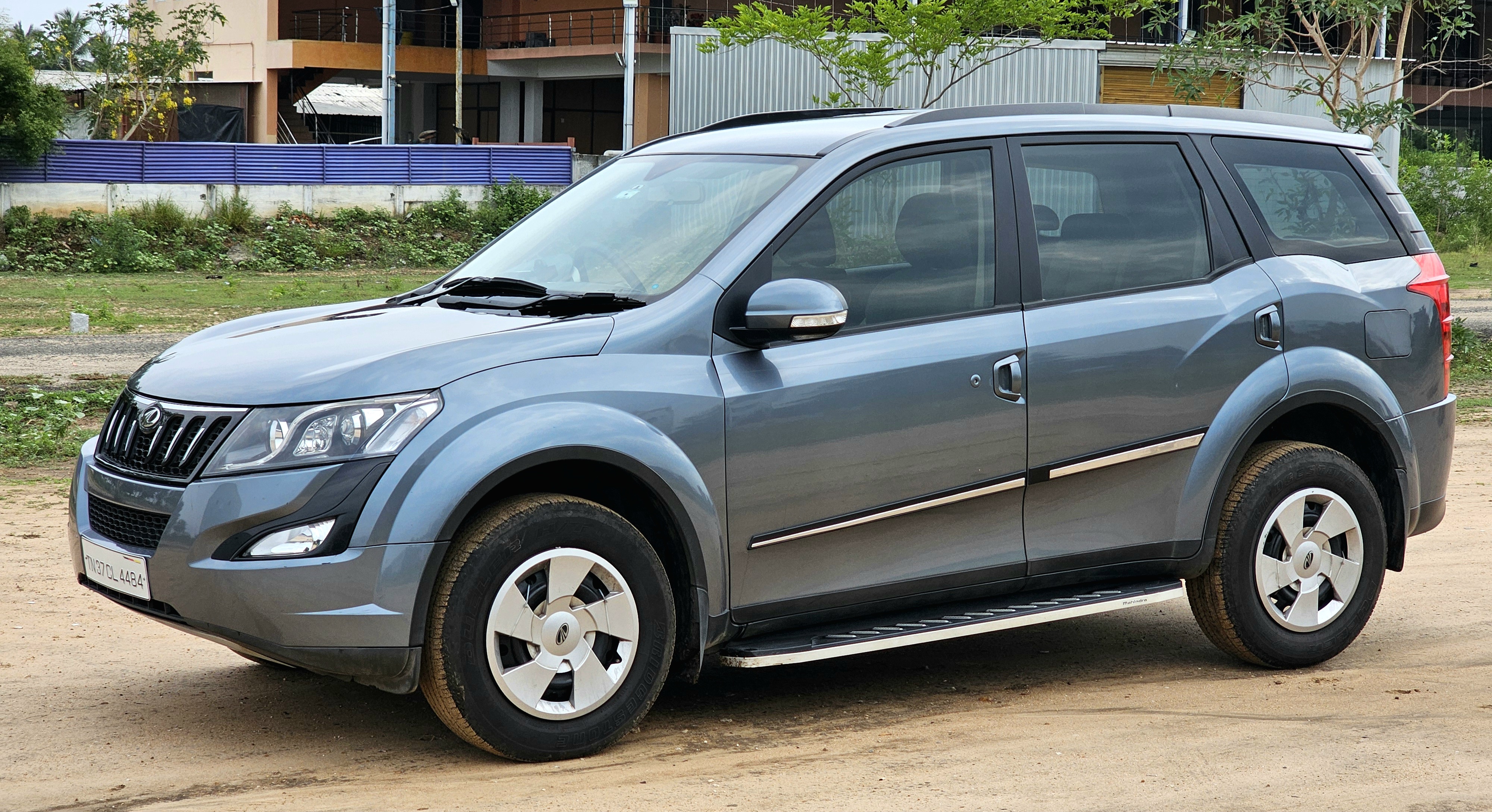 Mahindra XUV500 - Image 3