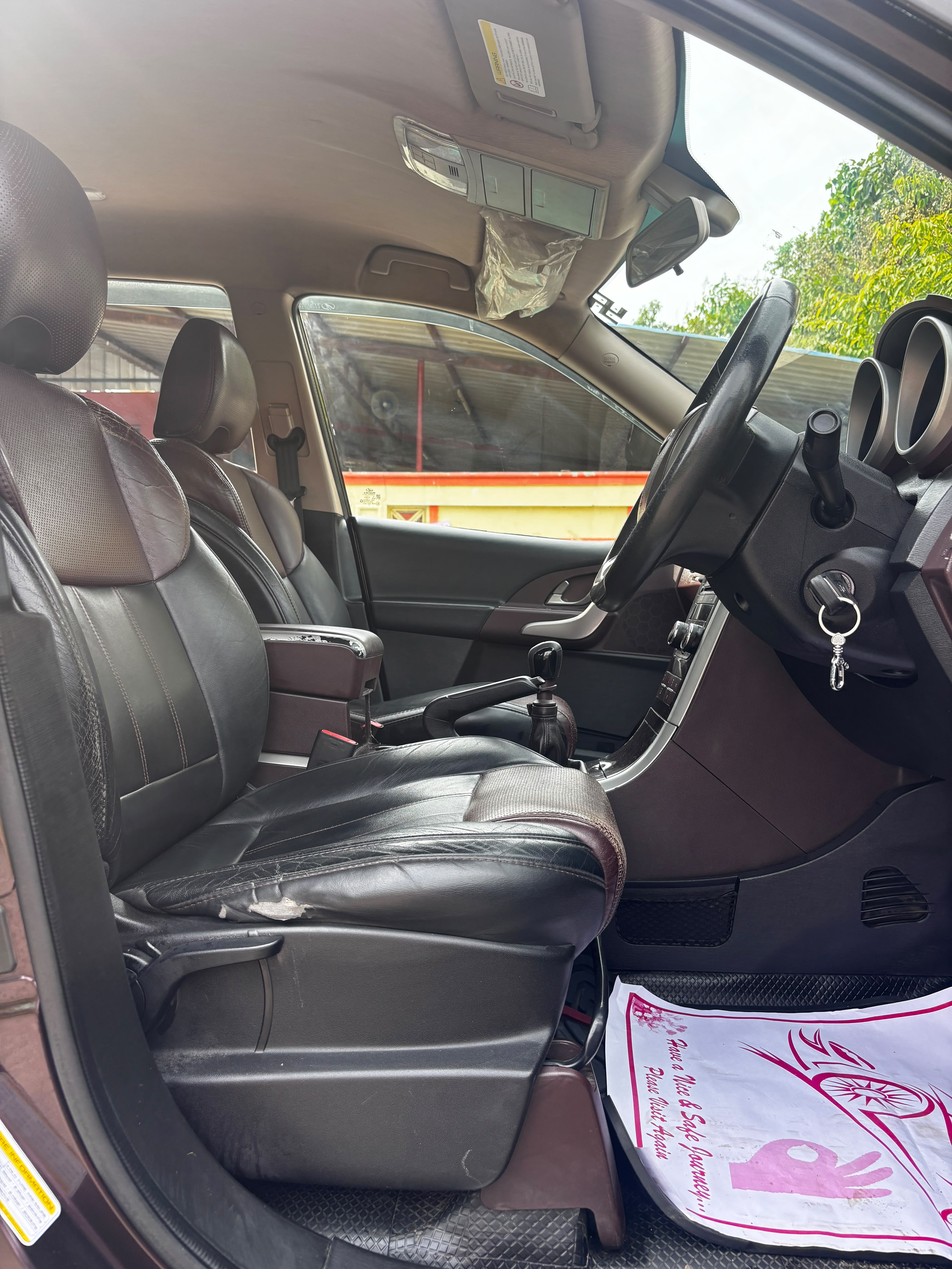 Mahindra XUV500 - Image 6