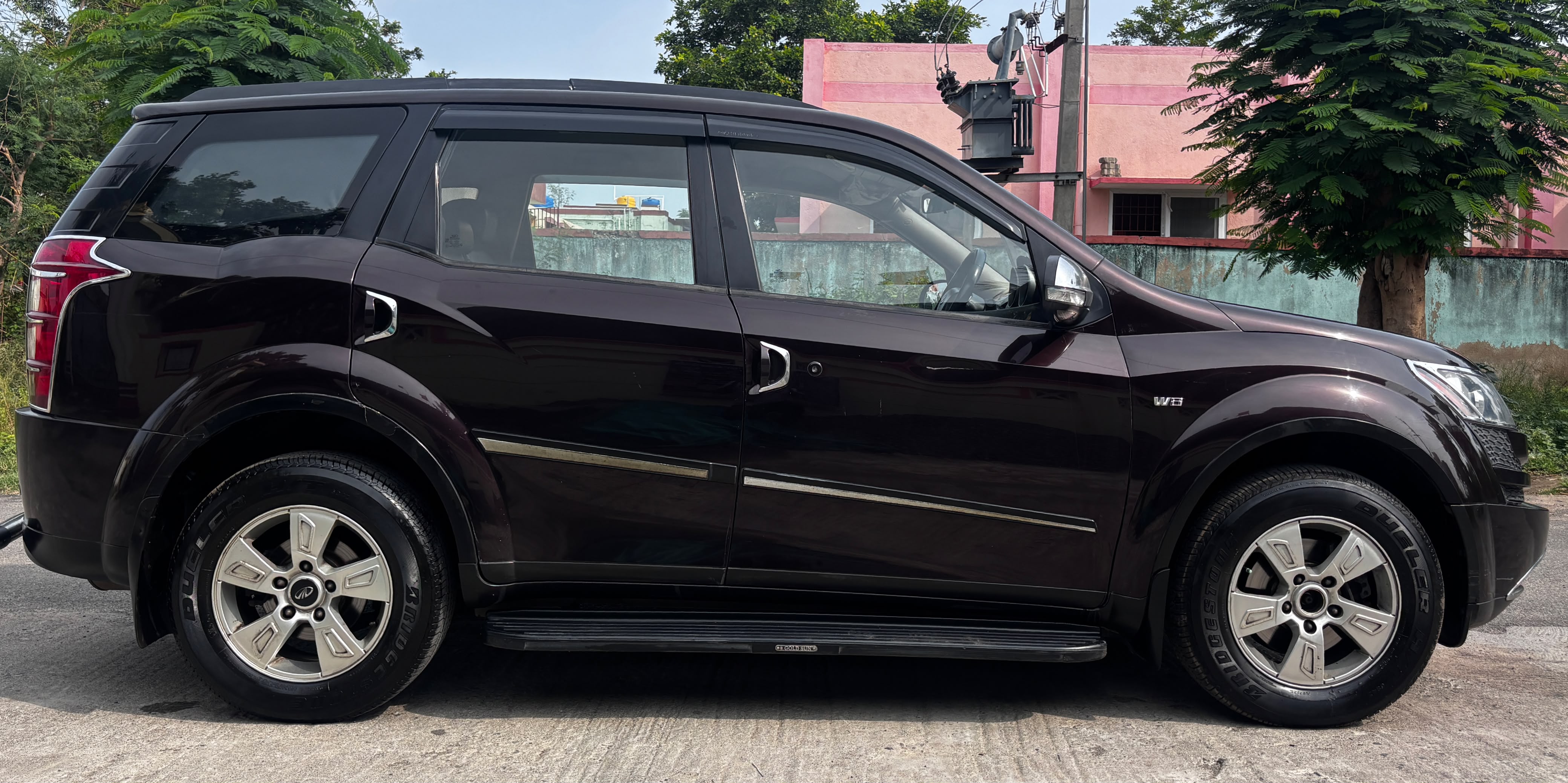 Mahindra XUV500 - Image 8