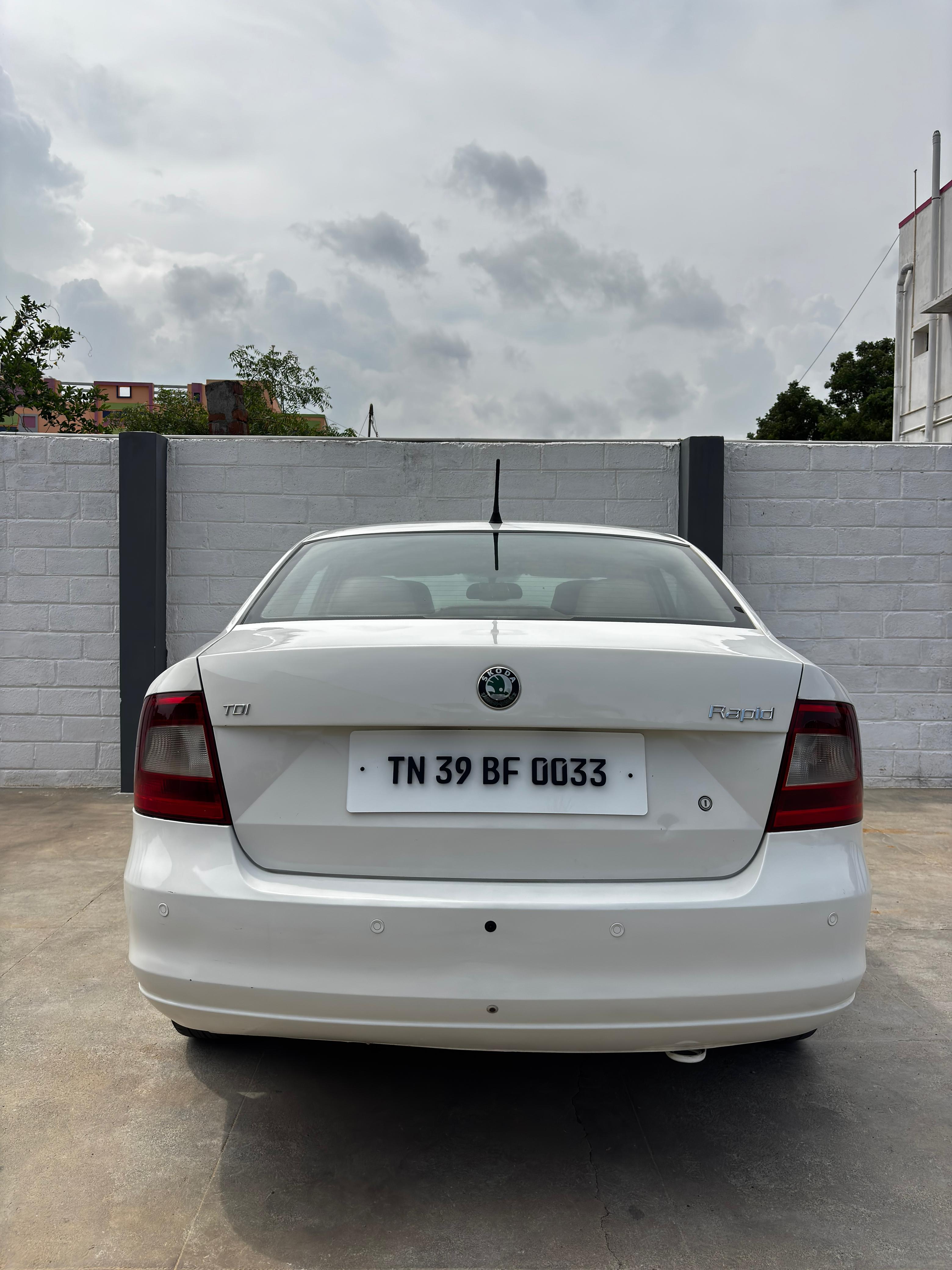 Skoda Rapid - Image 2