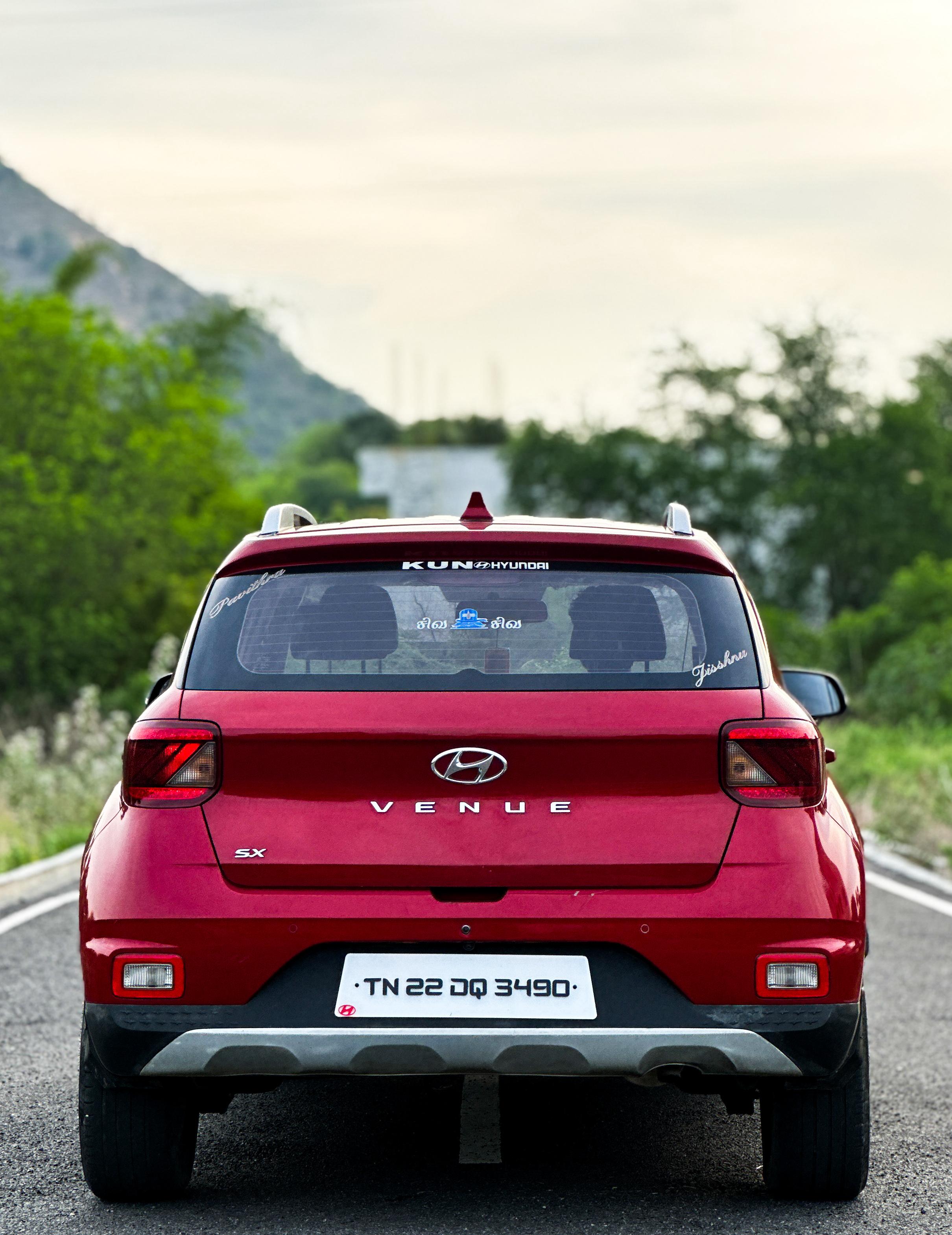 Hyundai Venue - Image 2