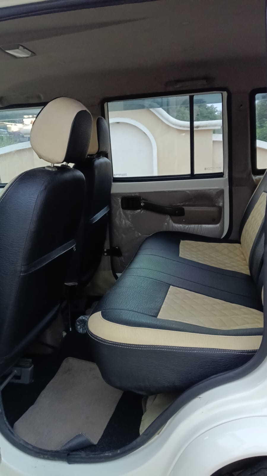 Mahindra Bolero - Image 11