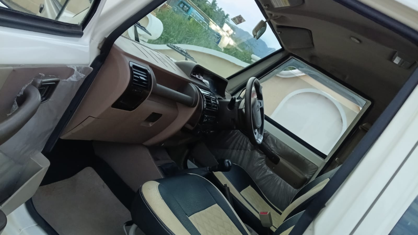 Mahindra Bolero - Image 9