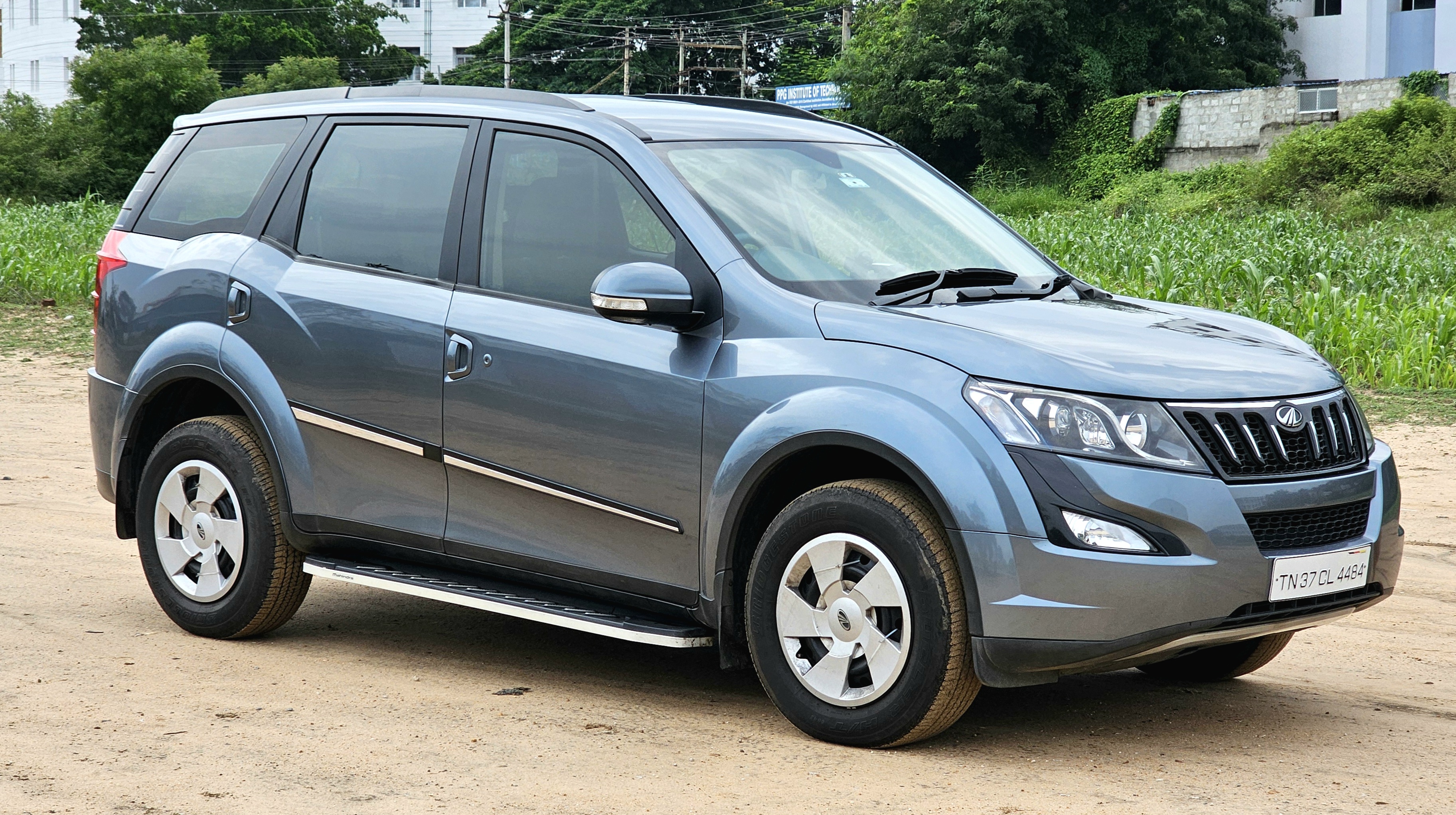 Mahindra XUV500 - Image 2