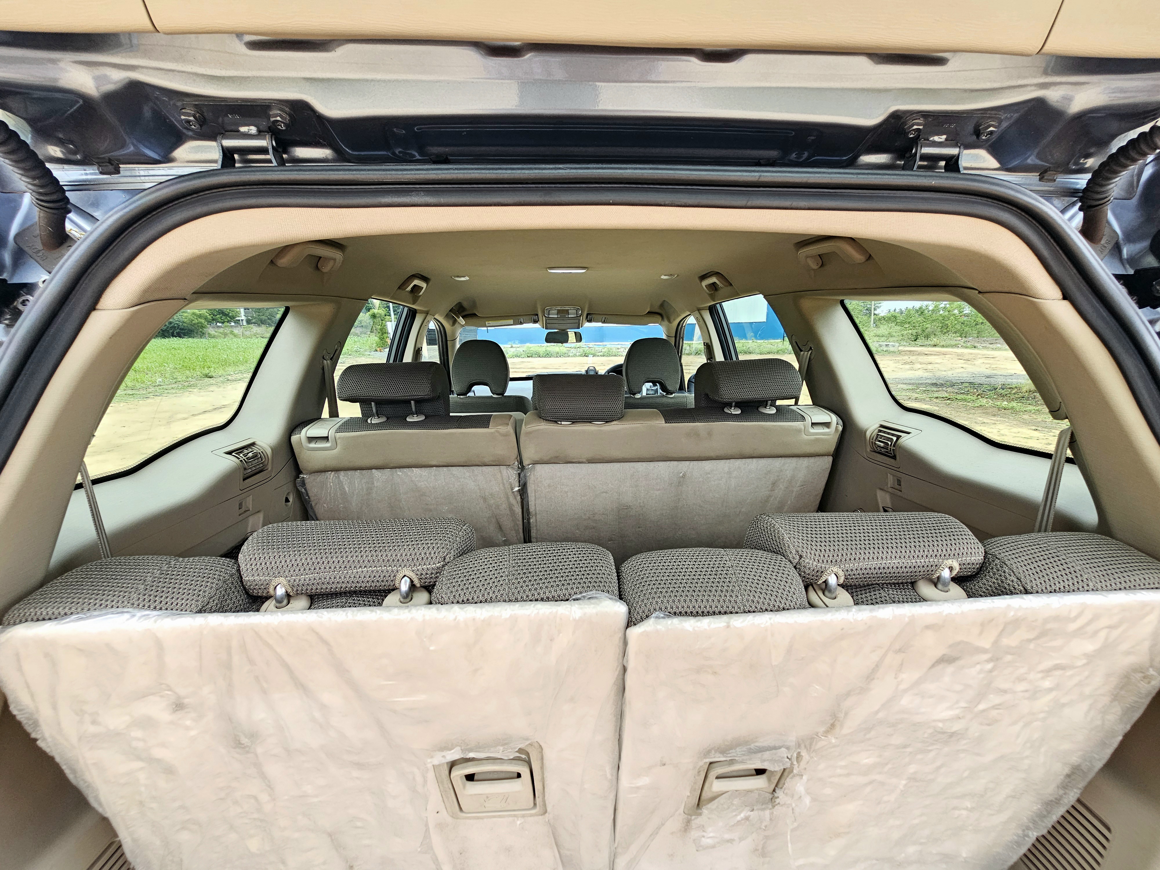 Mahindra XUV500 - Image 7