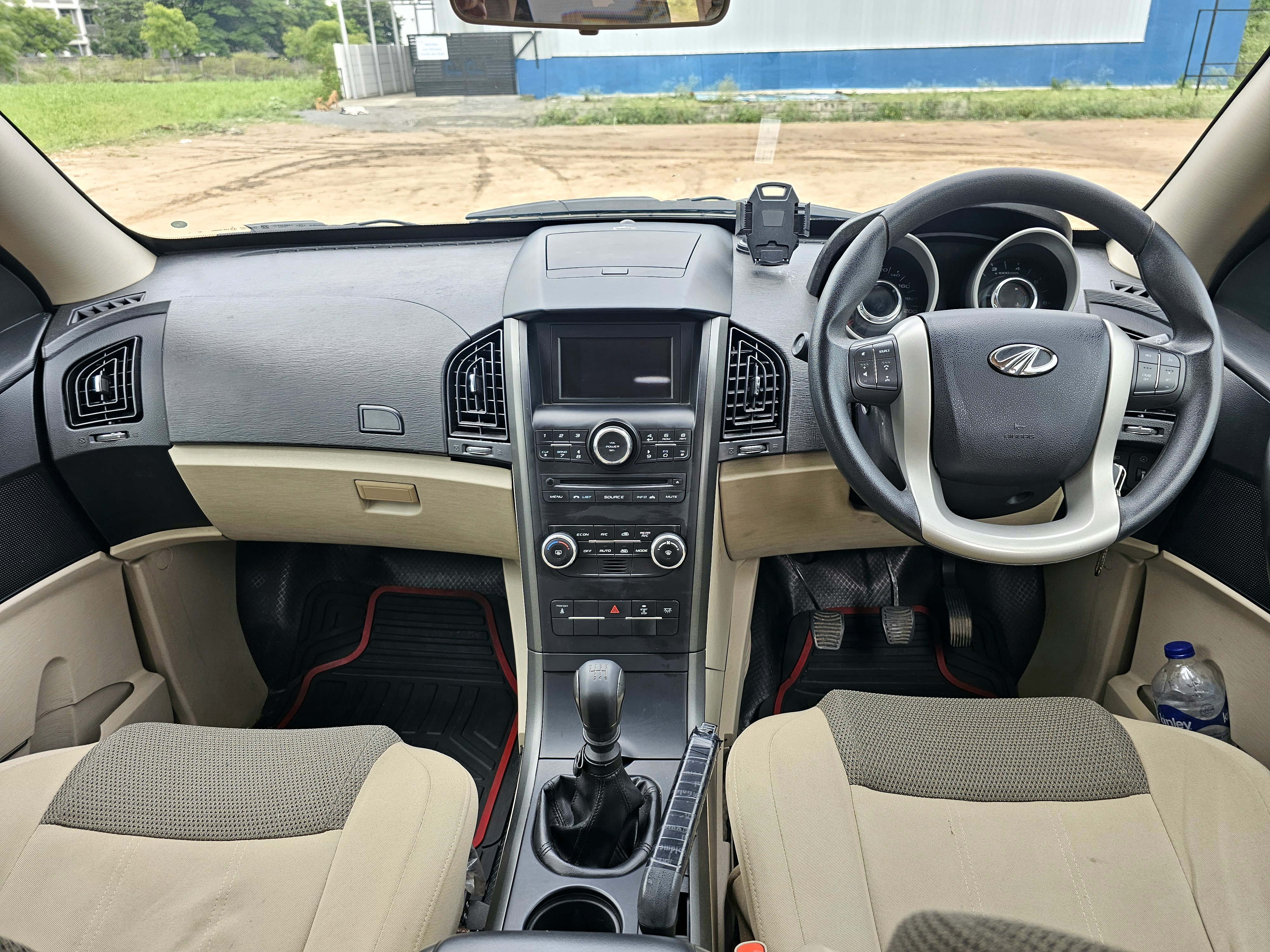 Mahindra XUV500 - Image 10