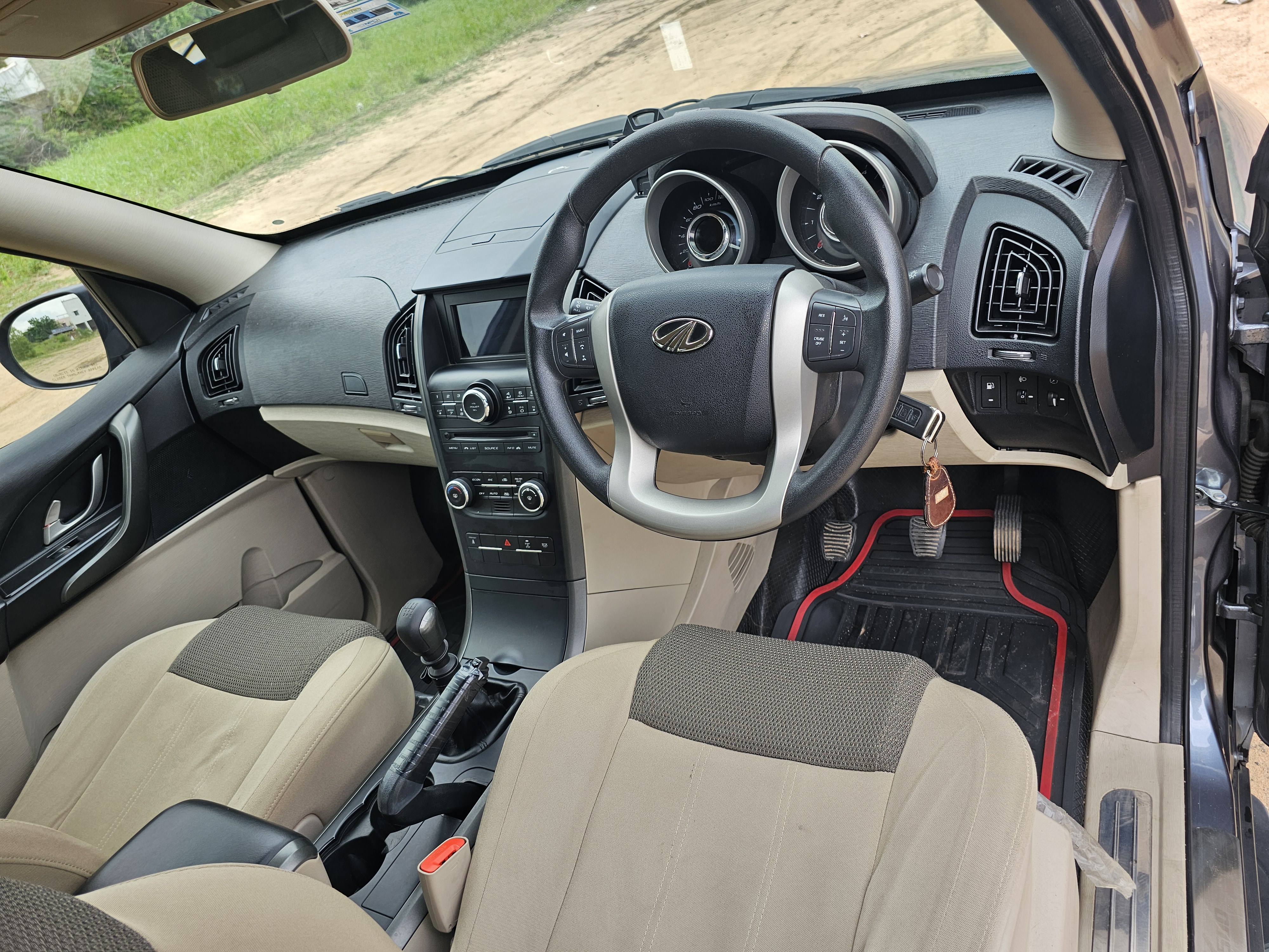 Mahindra XUV500 - Image 8