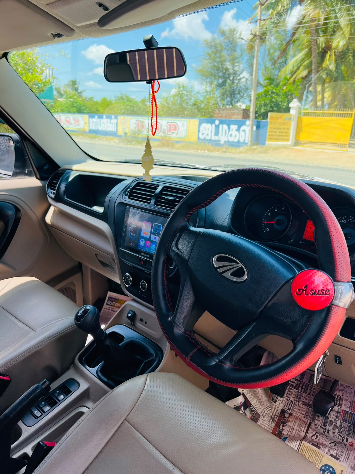 Mahindra TUV300 - Image 11