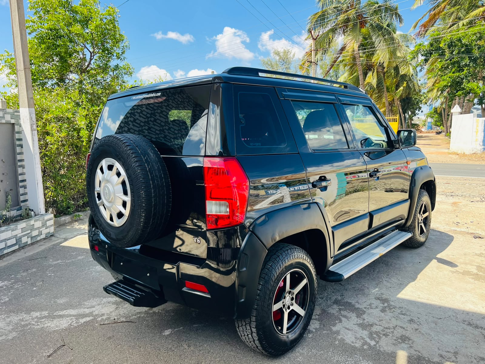 Mahindra TUV300 - Image 7