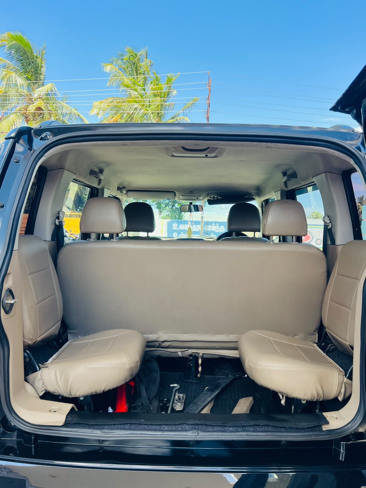 Mahindra TUV300 - Image 8