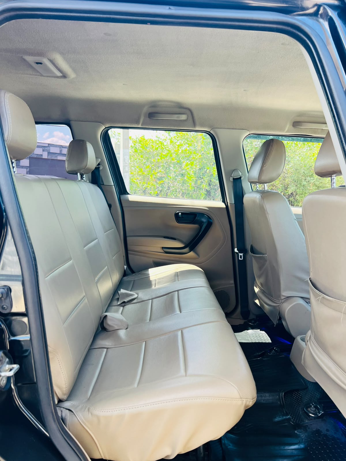 Mahindra TUV300 - Image 9
