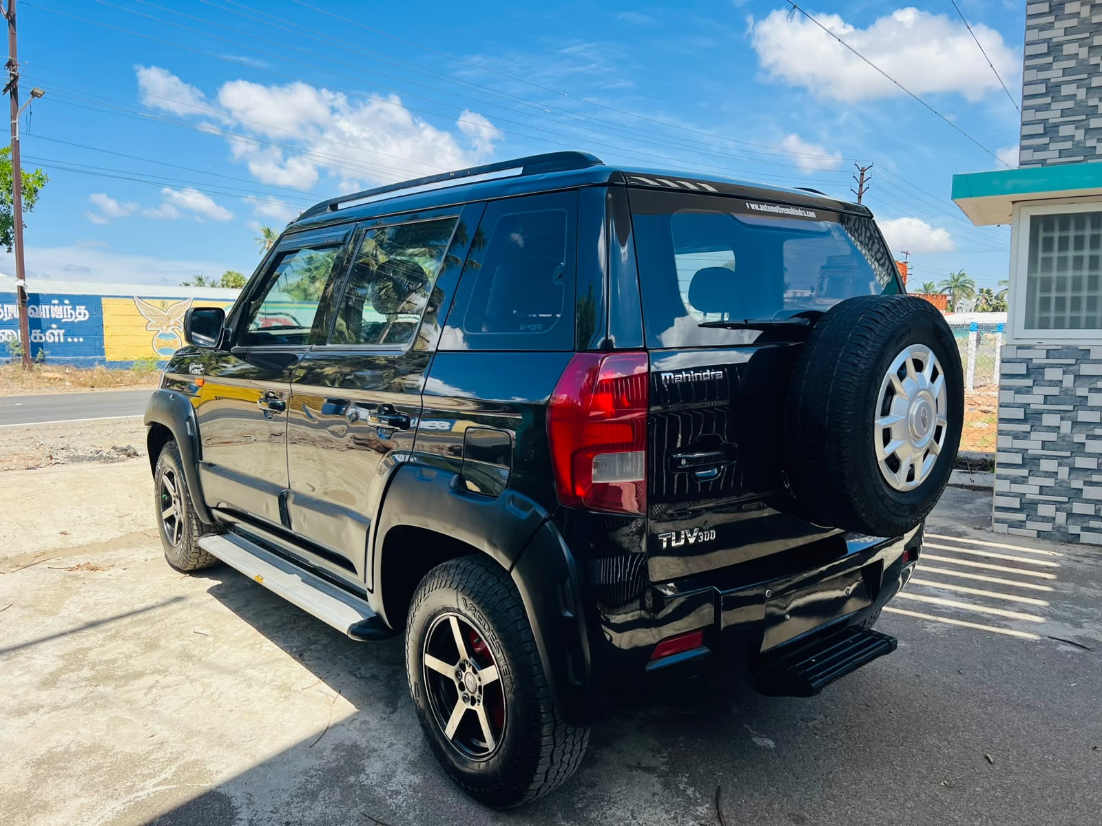 Mahindra TUV300 - Image 6