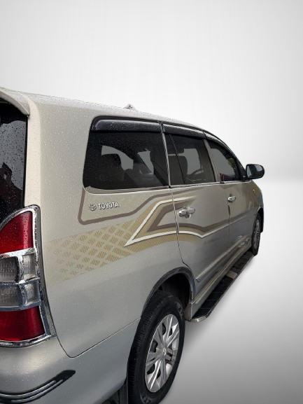 Toyota Innova - Image 2