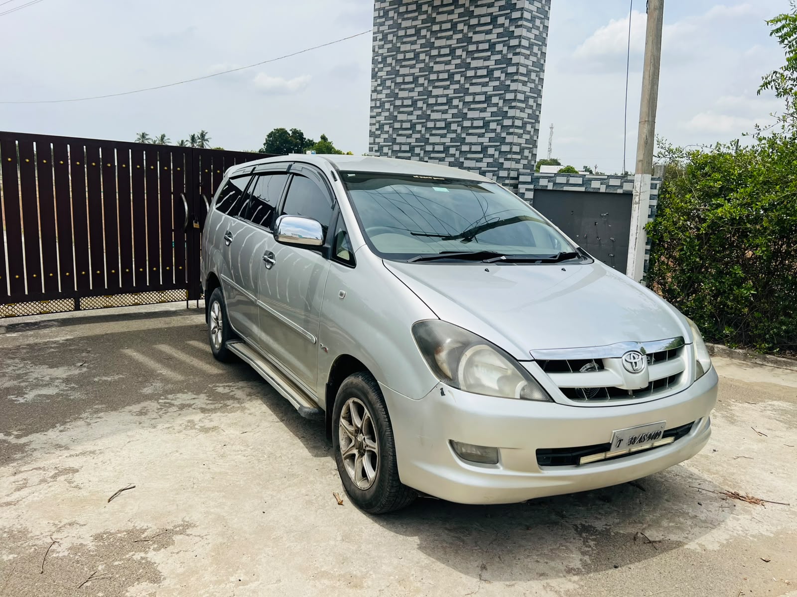 Toyota Innova - Image 3